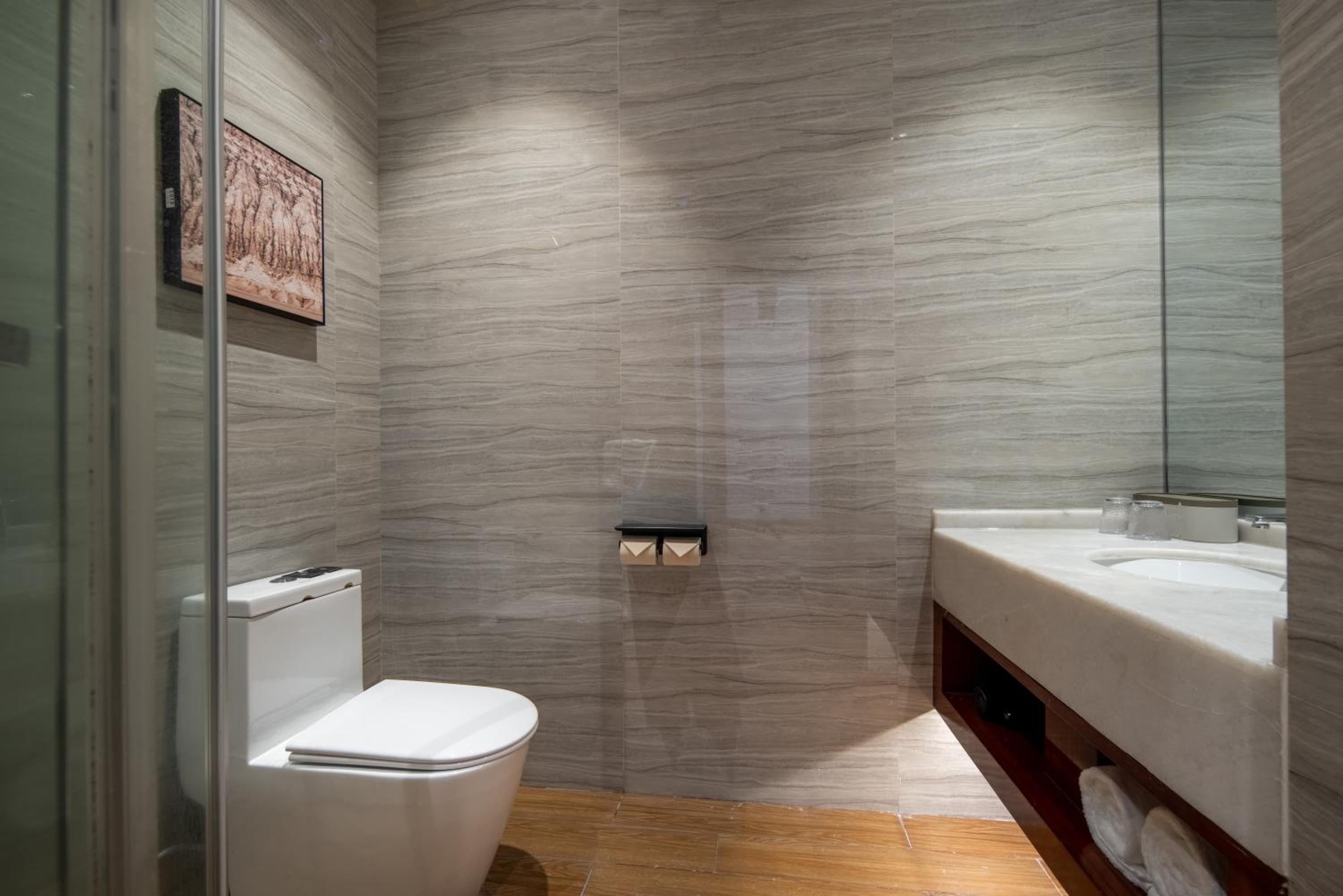 Jimu Suite with Courtyard