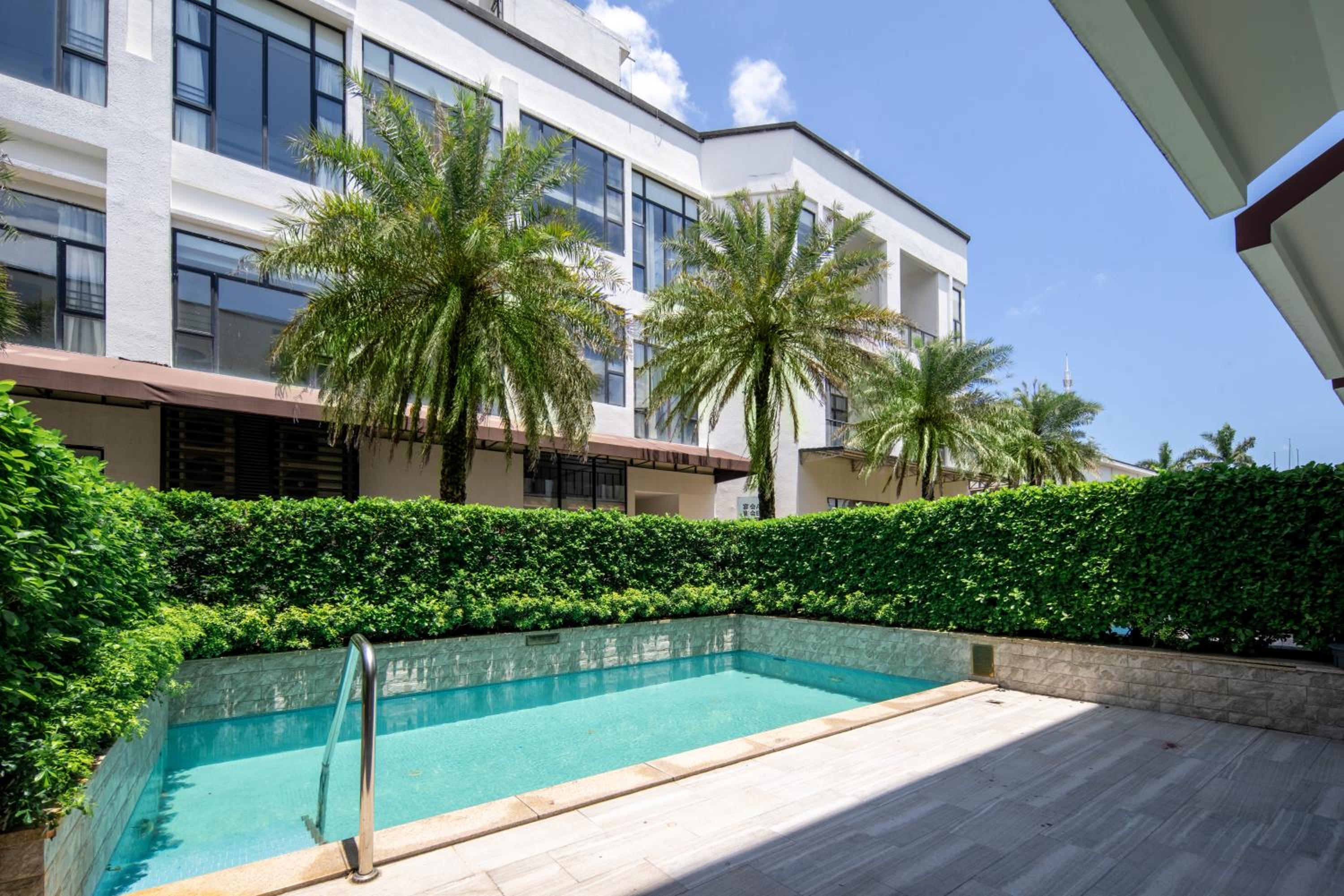 Jimu Suite with Pool