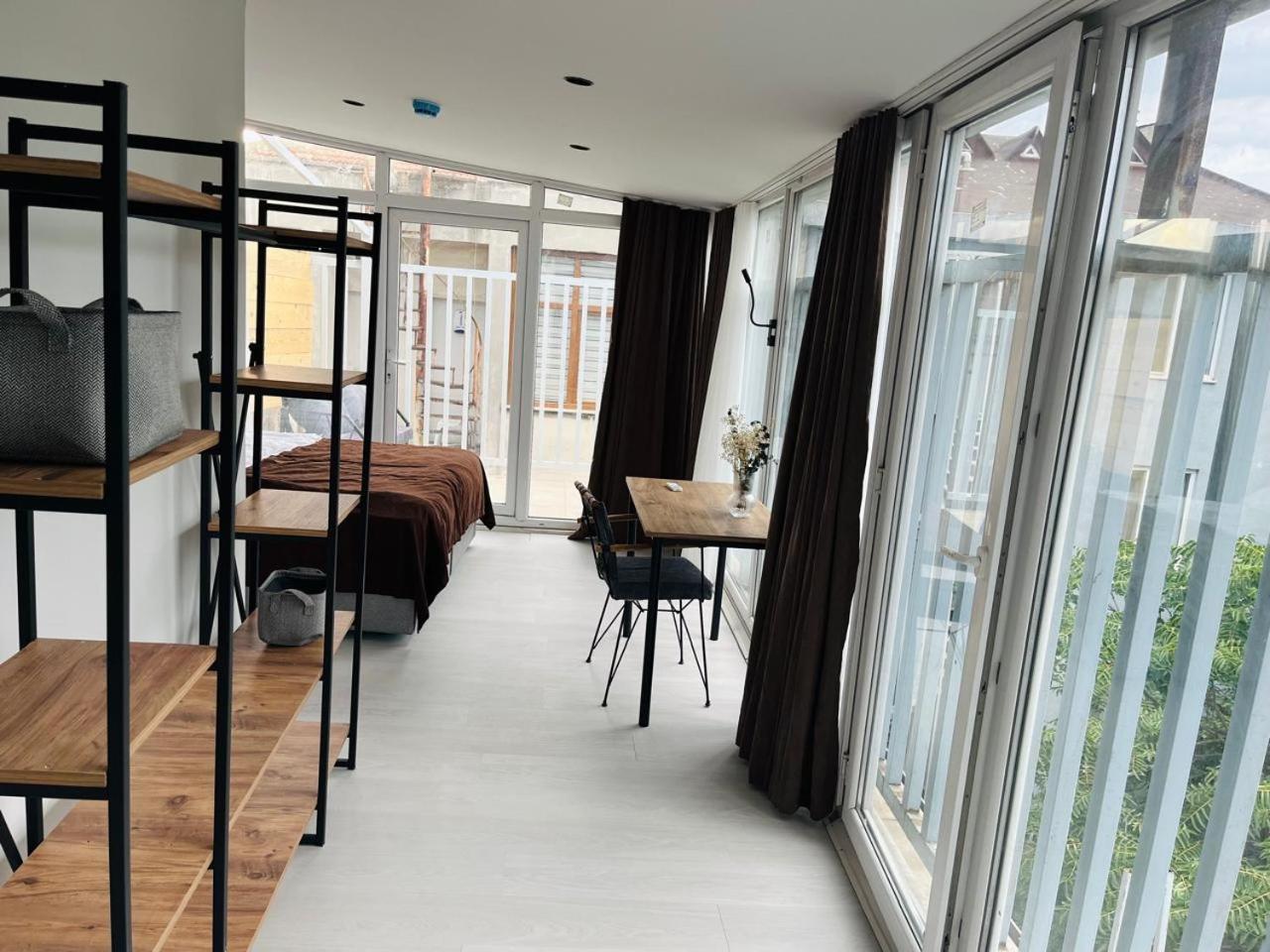 Studio with Balcony photo 1