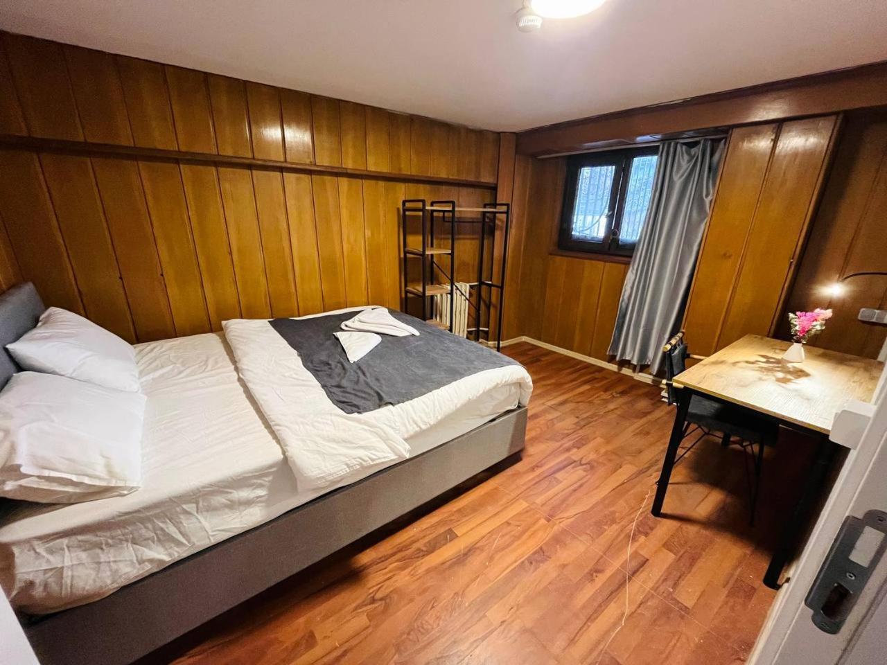 Double Room with Shared Bathroom photo 3