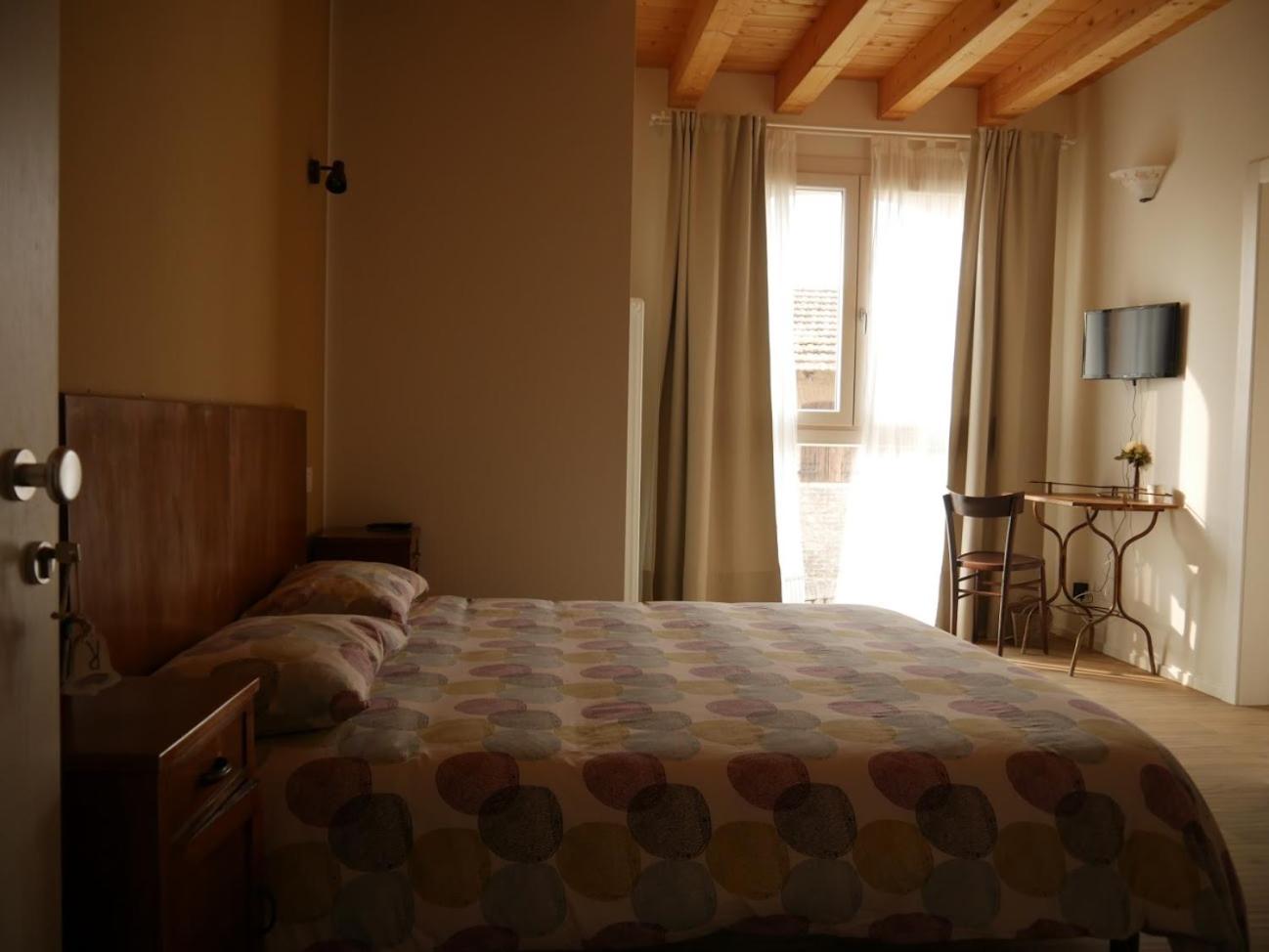 Double Room with Private Bathroom - Photo 1