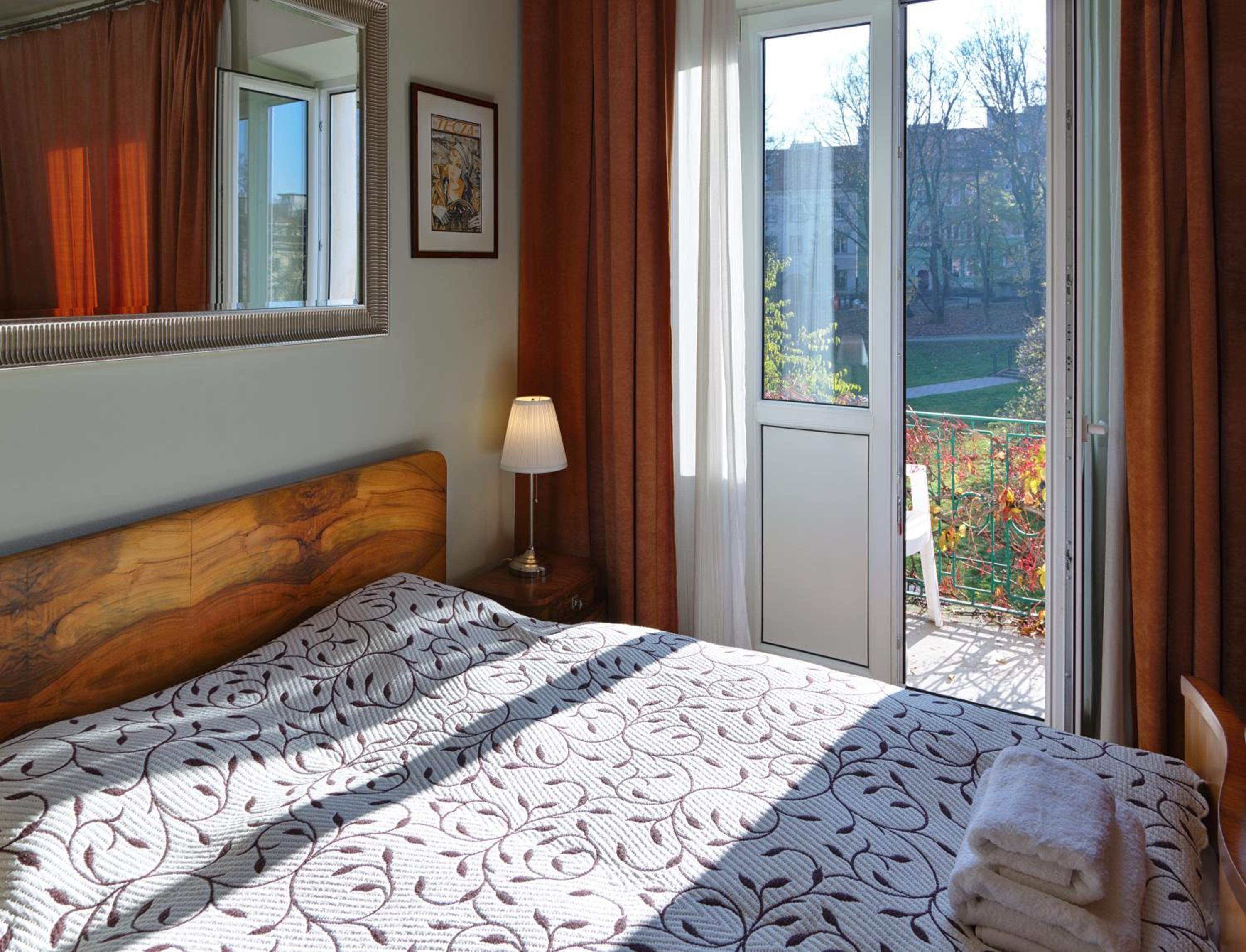 Apartment with Balcony - Photo 47