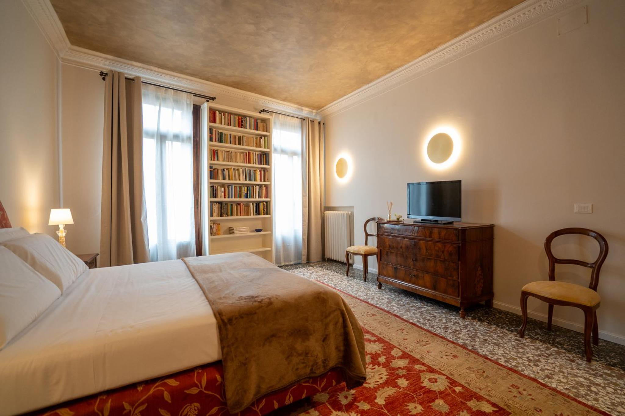 Deluxe Double Room with Balcony photo 3