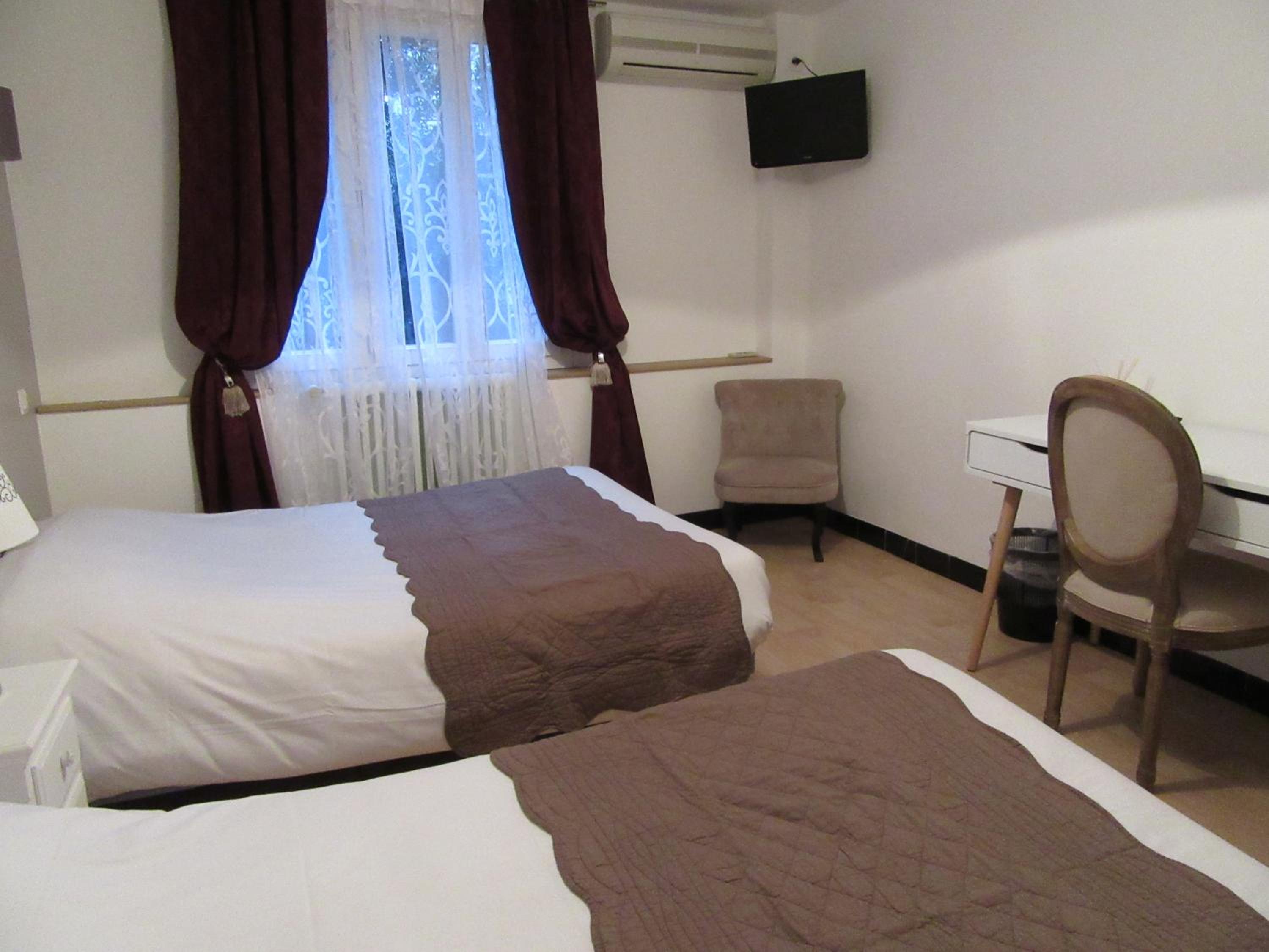 Superior Quadruple Room - Photo 4