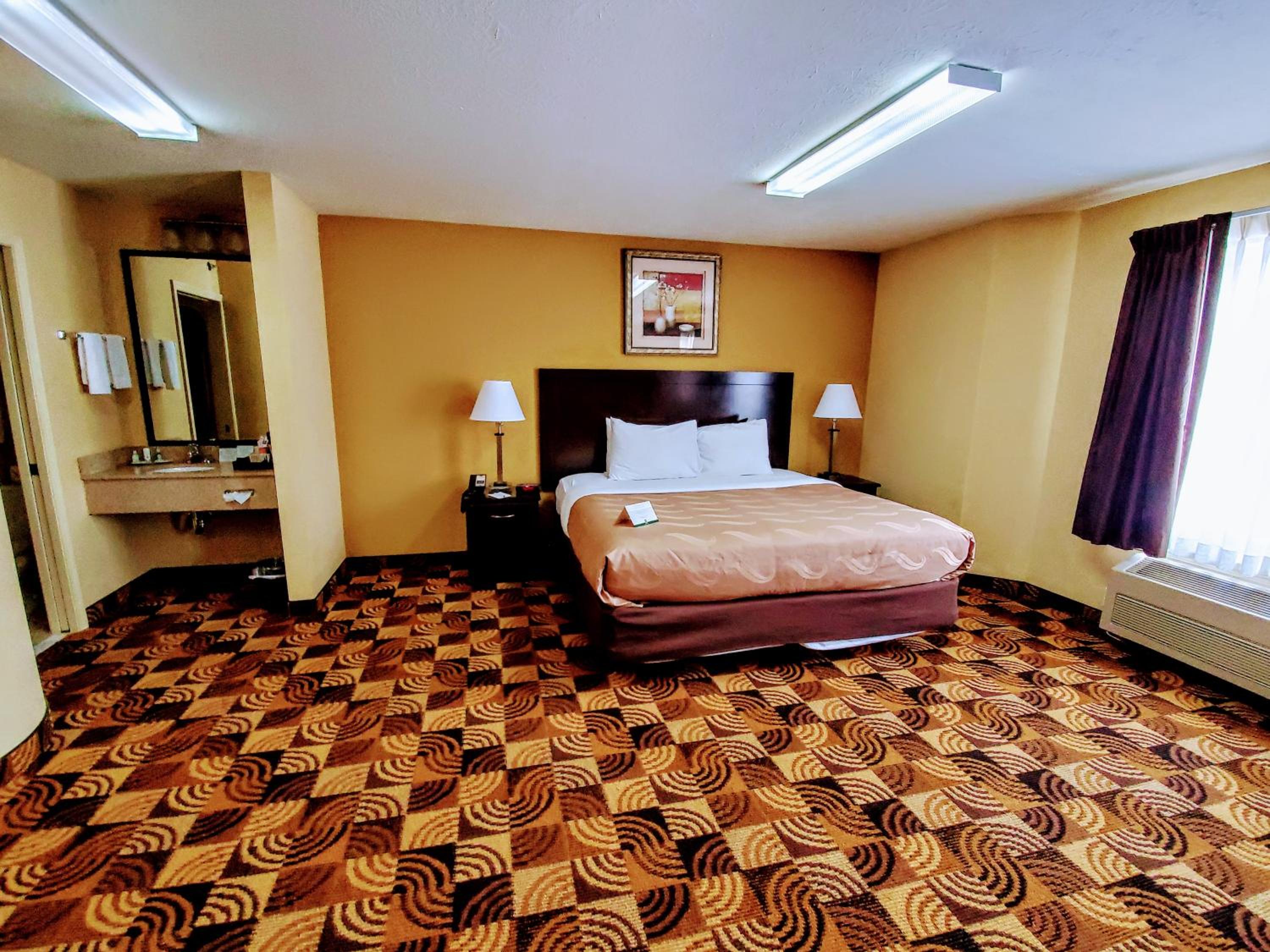 King Room - Non Smoking - Photo 5