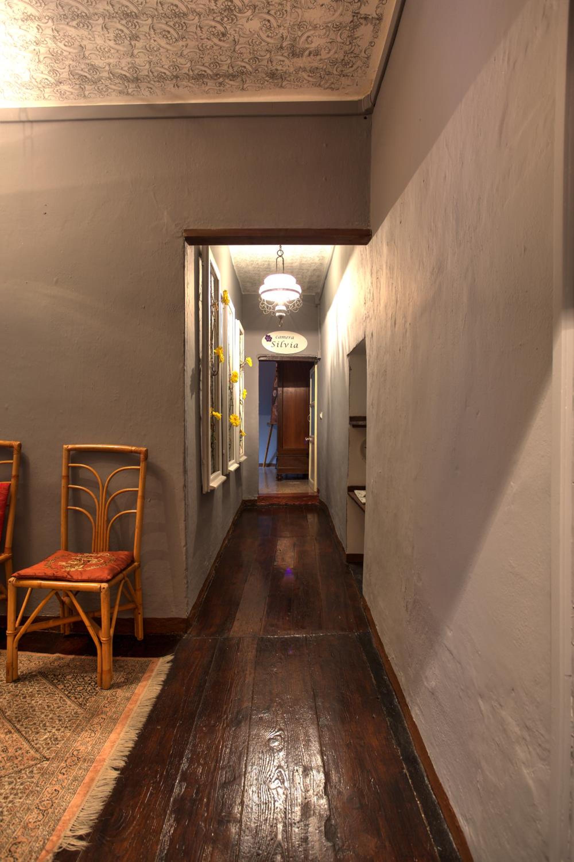 King Room With Shared Bathroom - River View