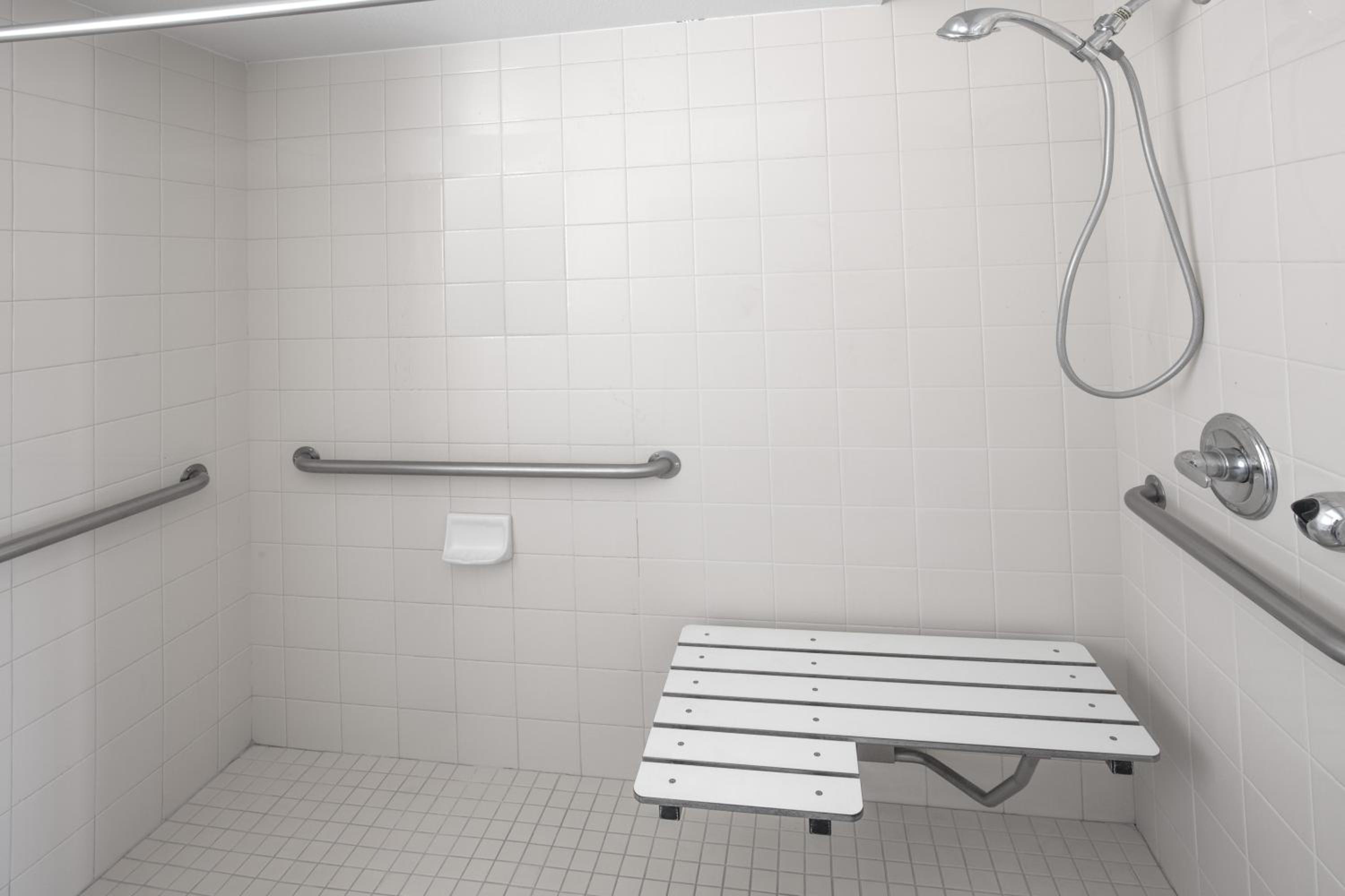 Queen Room - Disability Access - Non-Smoking photo 3