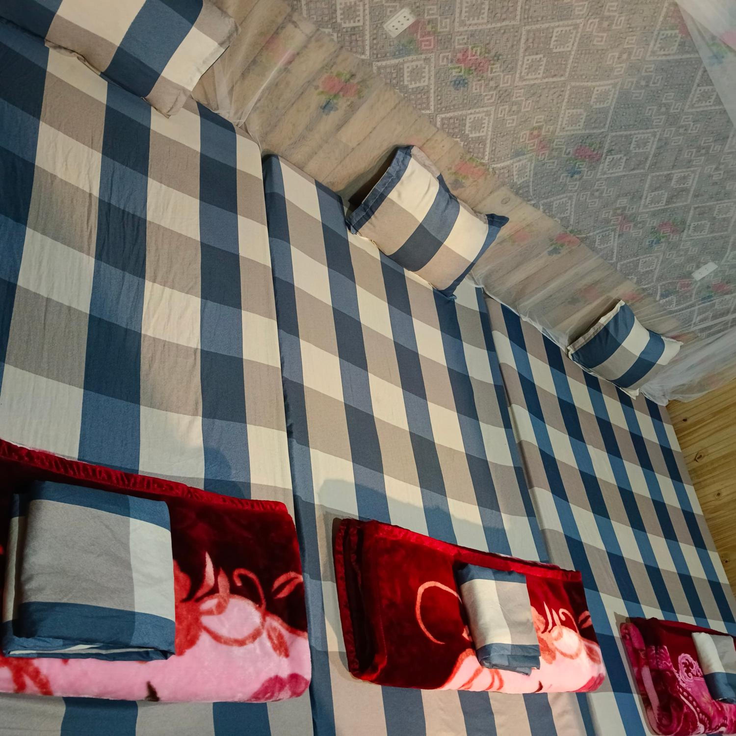 Basic Triple Room with Shared Bathroom photo 2