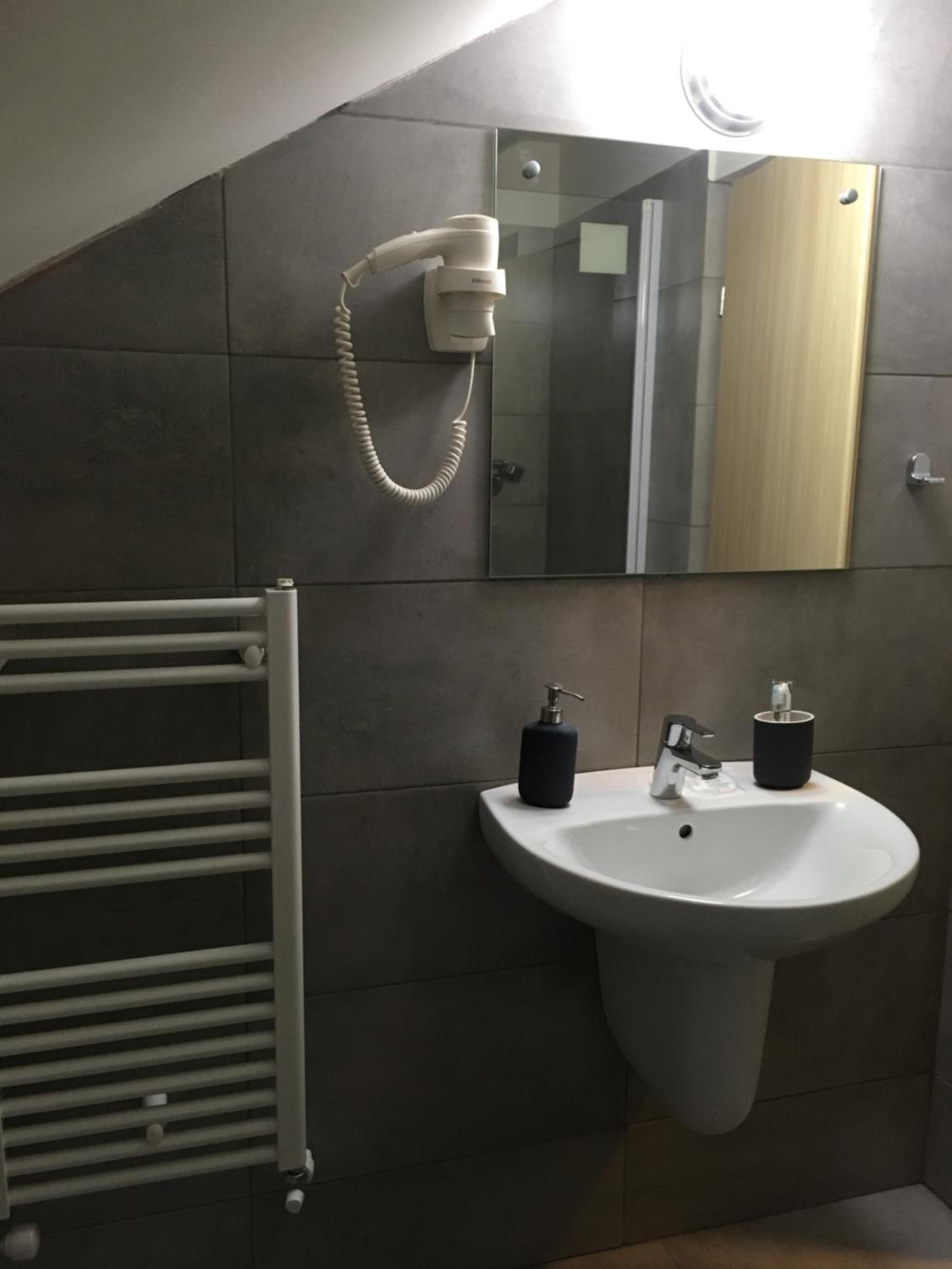 Single Room with Private Bathroom photo 3