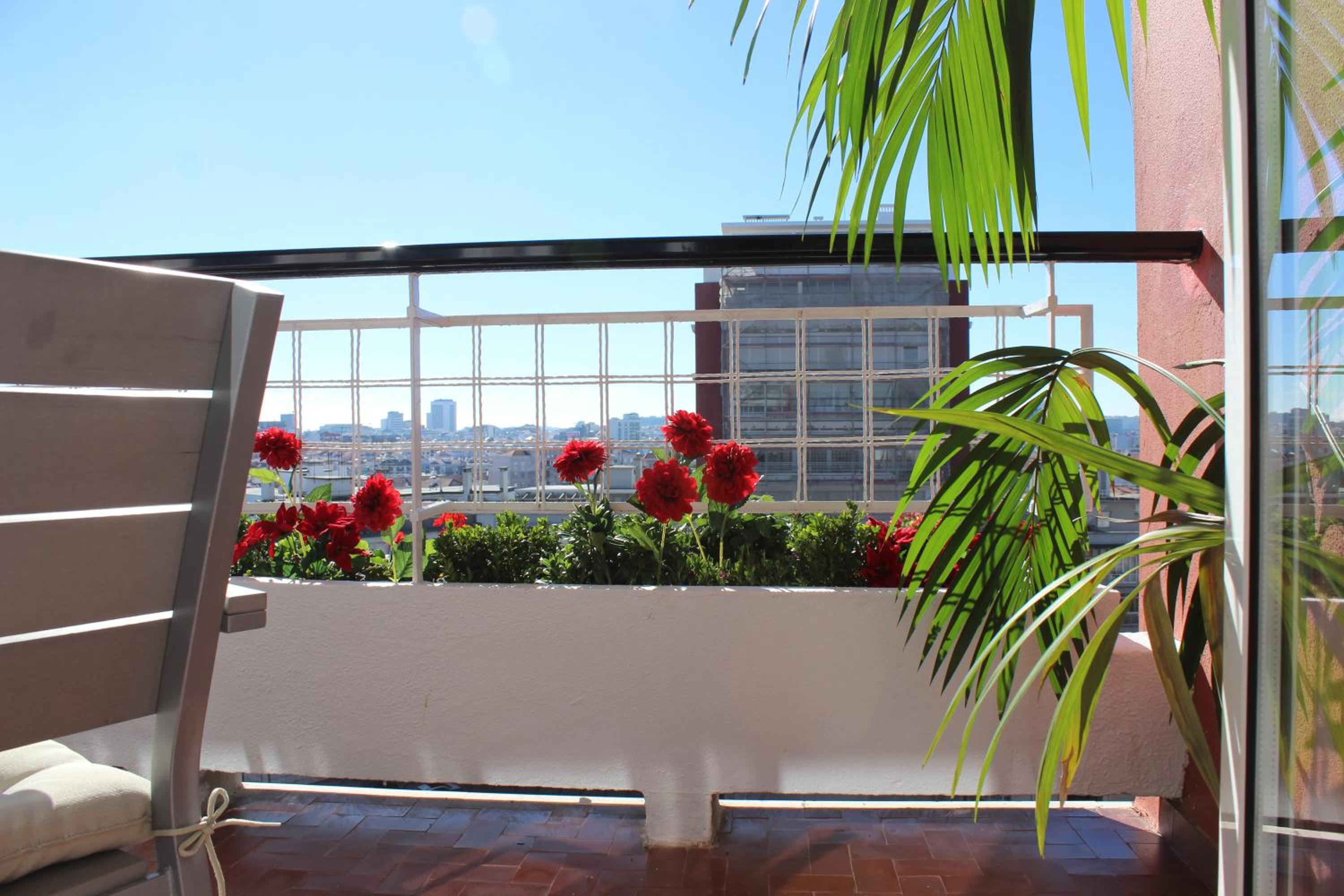 Apartment with Balcony - Photo 25