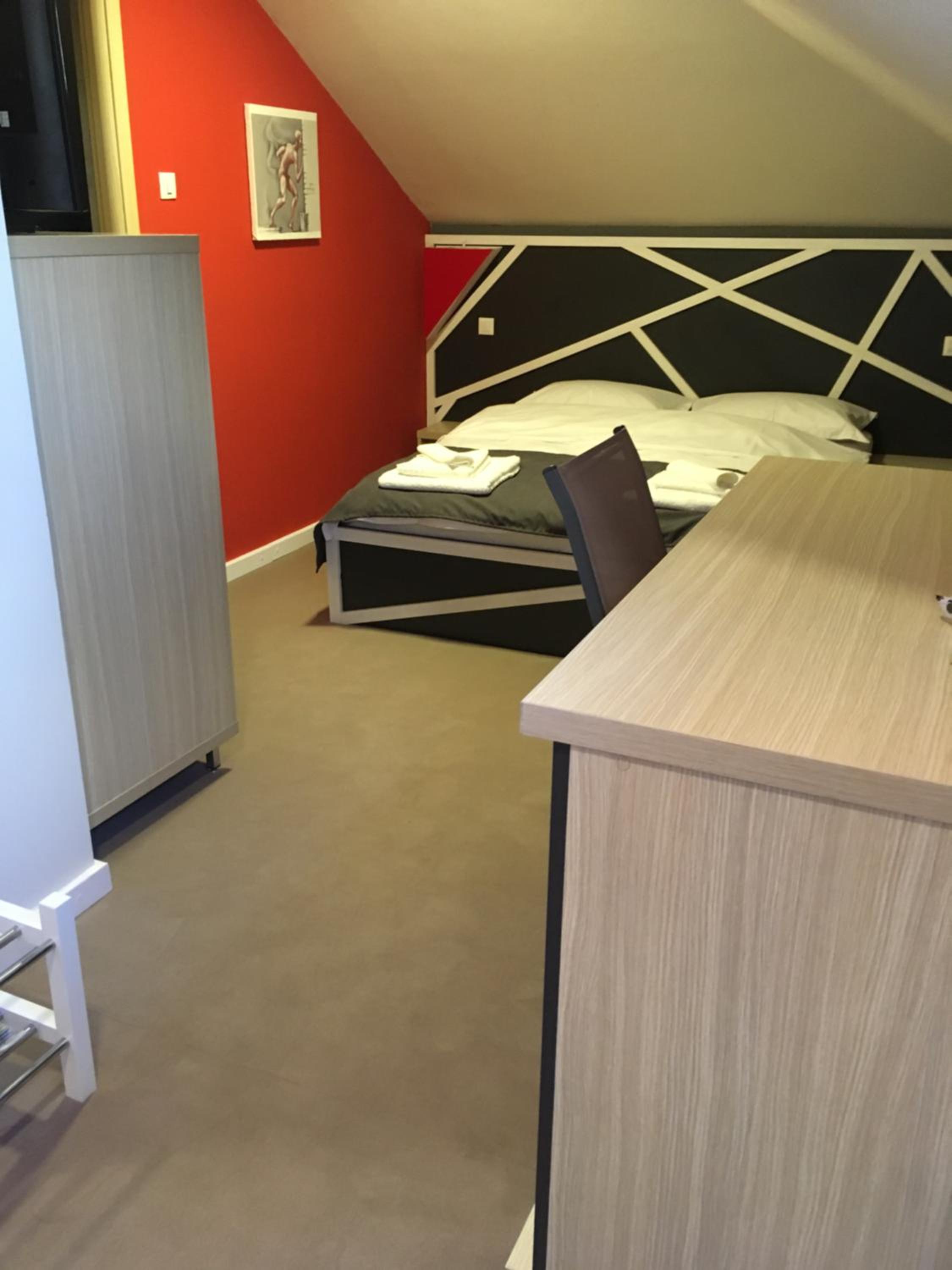 Standard King Room - Photo 6