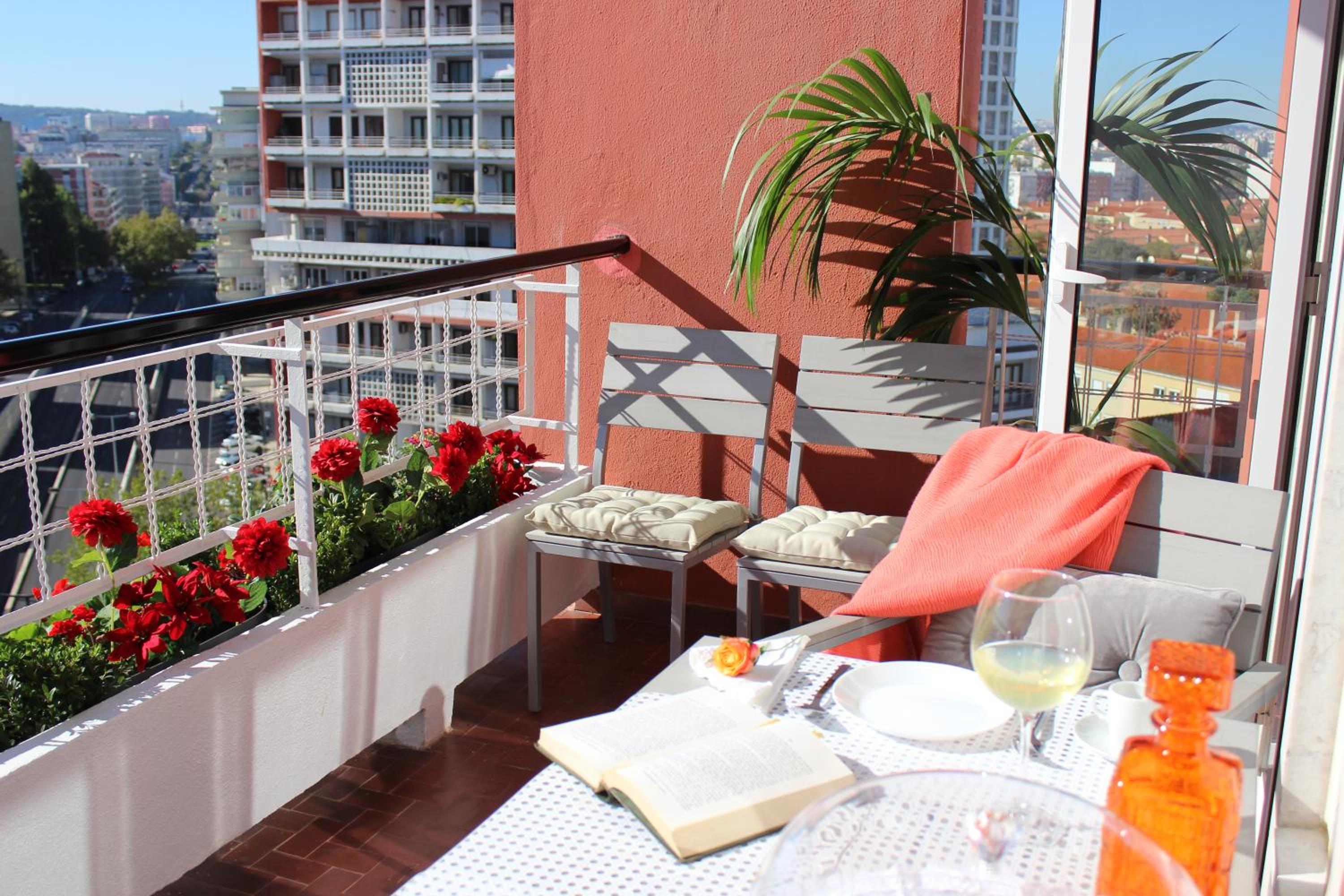 Apartment with Balcony - Photo 32