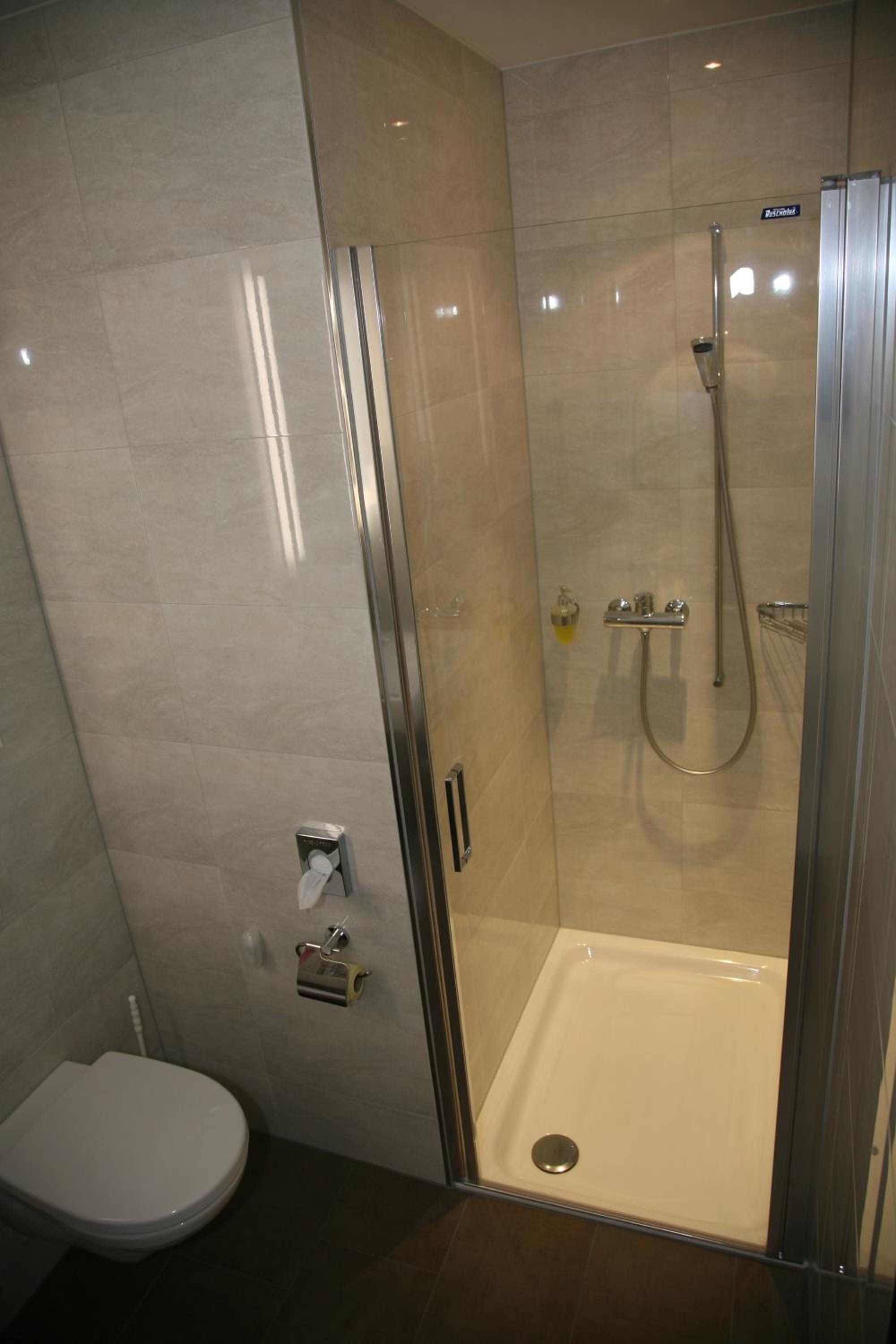 Single Room - Disability Access photo 2