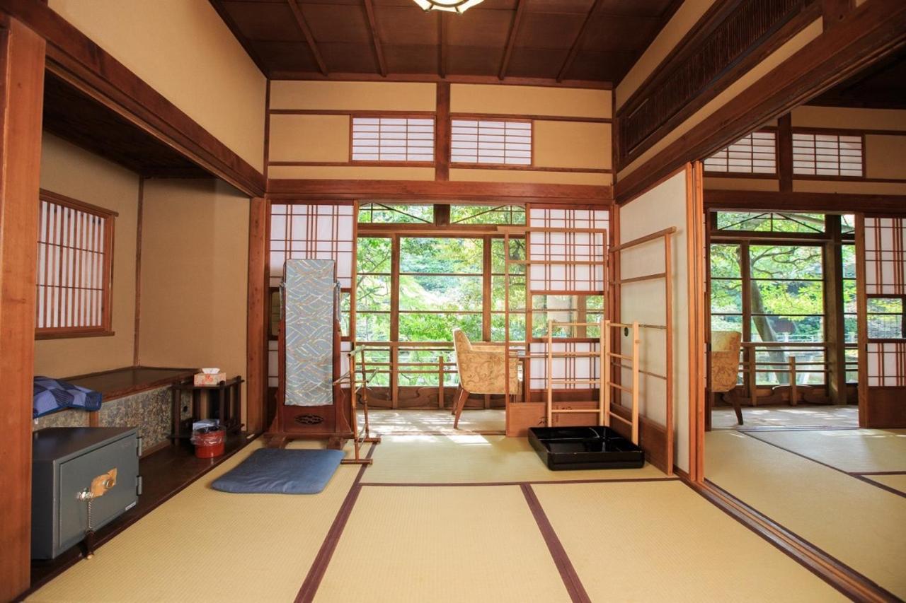 "Sekirei" with Shared Bathroom