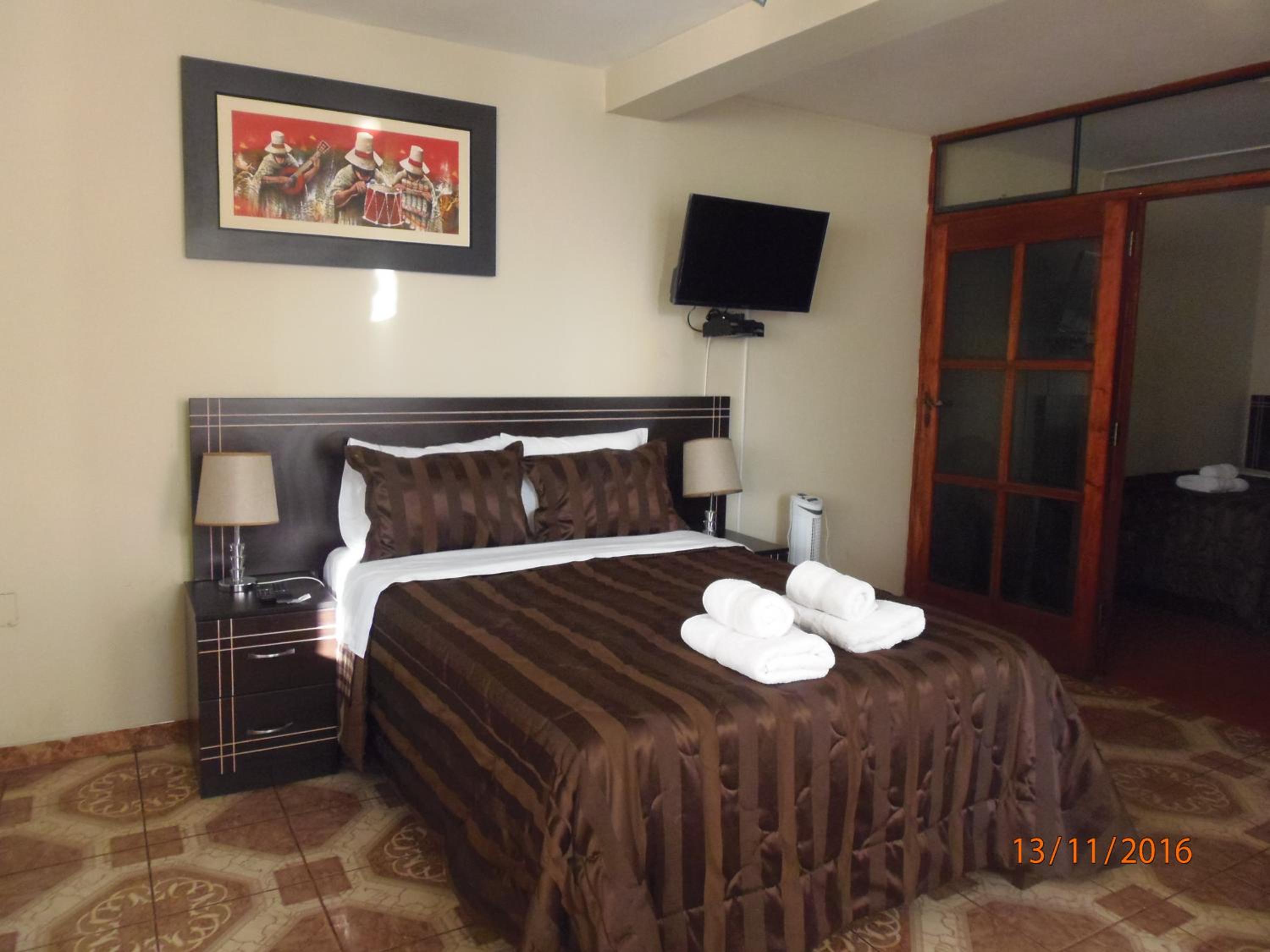 Family Room with Private Bathroom photo 2
