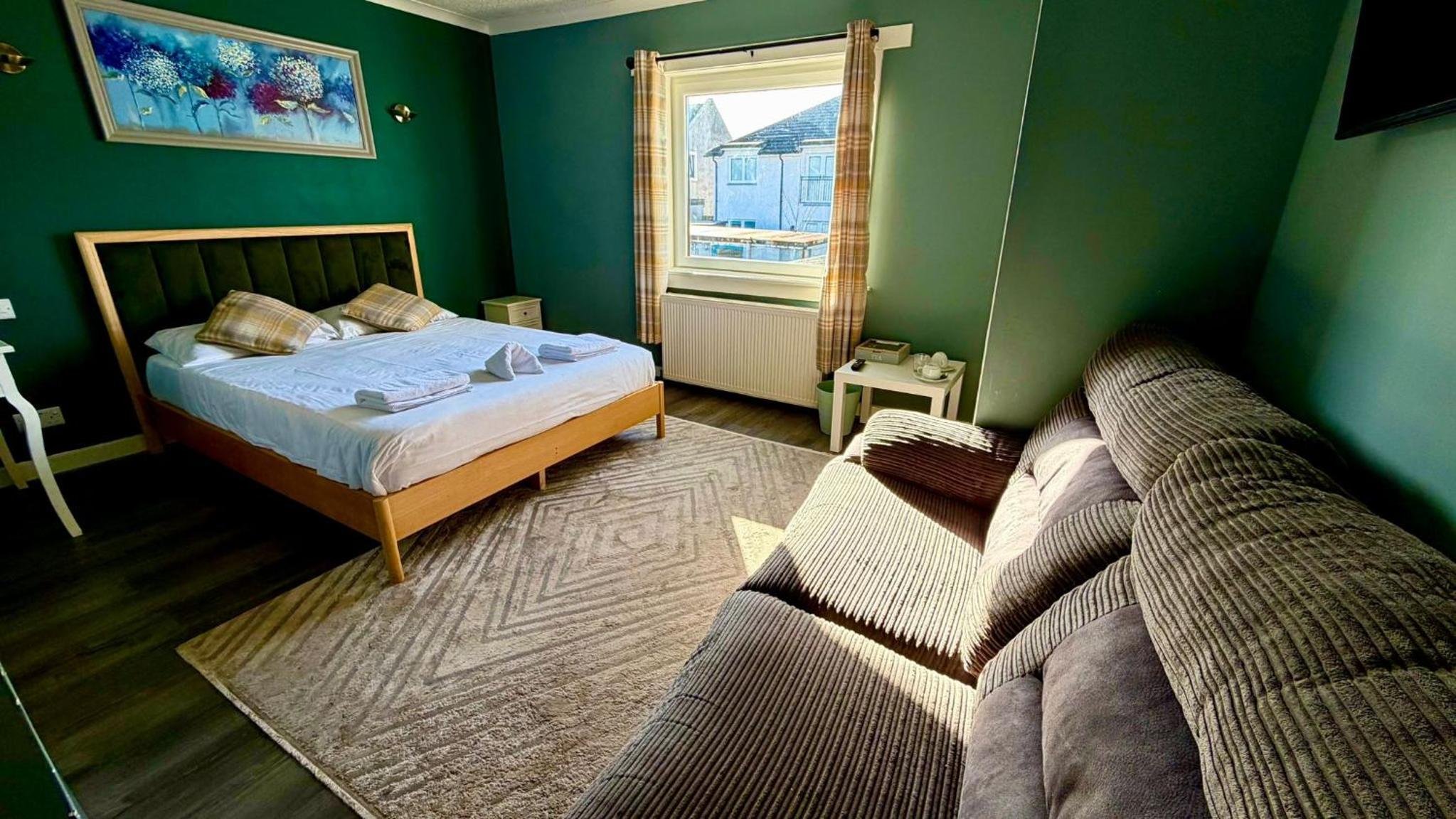Double Room with Private Bathroom - Photo 3