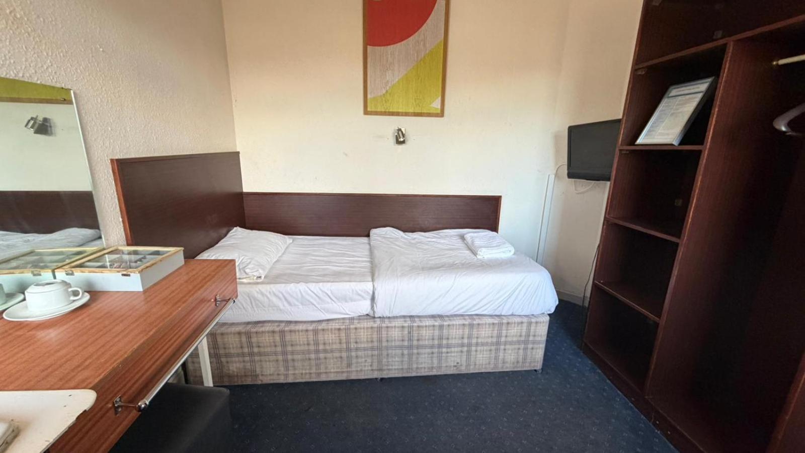 Standard Single Room with Shared Bathroom photo 3