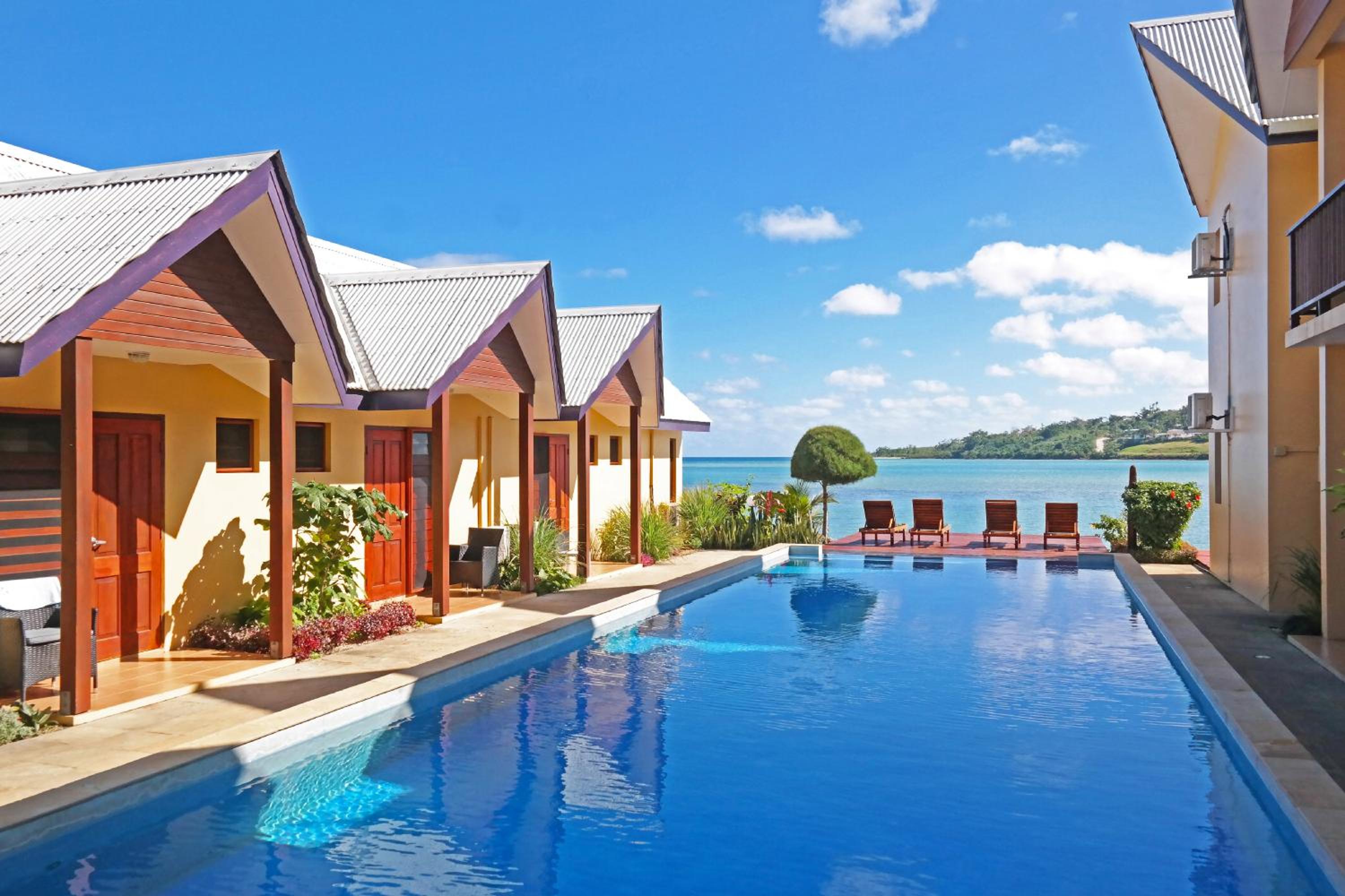 Poolside King Room photo 1