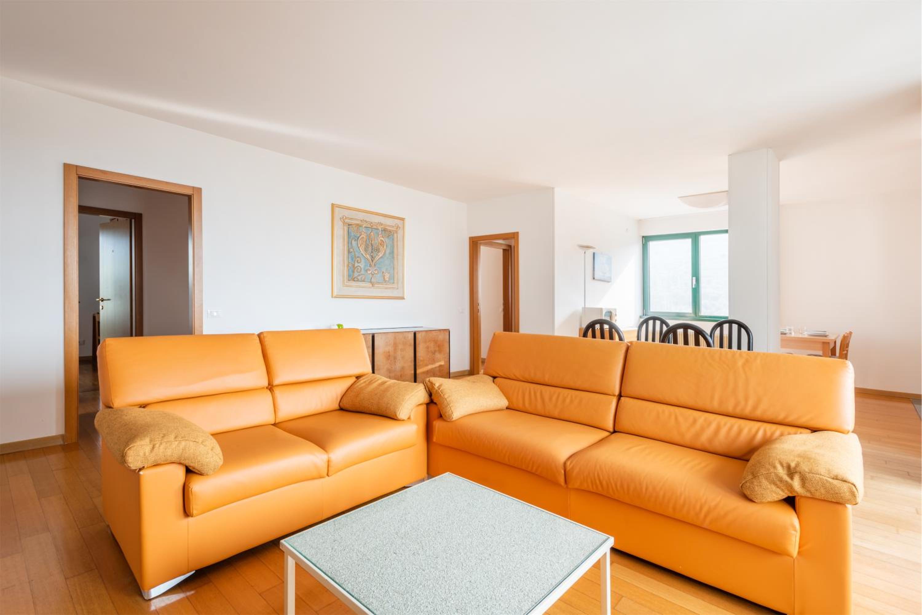 Three-Bedroom Apartment with Lake View photo 1