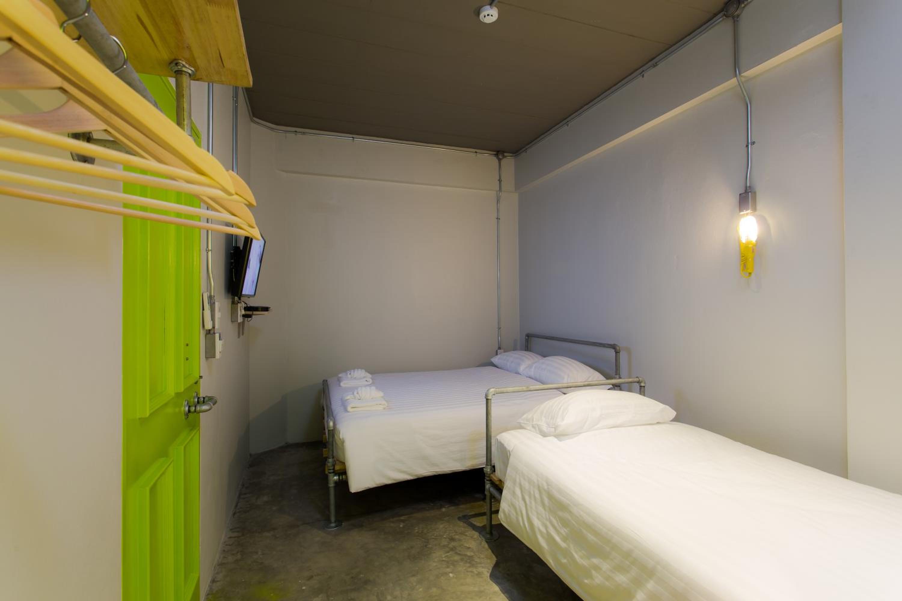 Twin Room with Private Bathroom photo 3