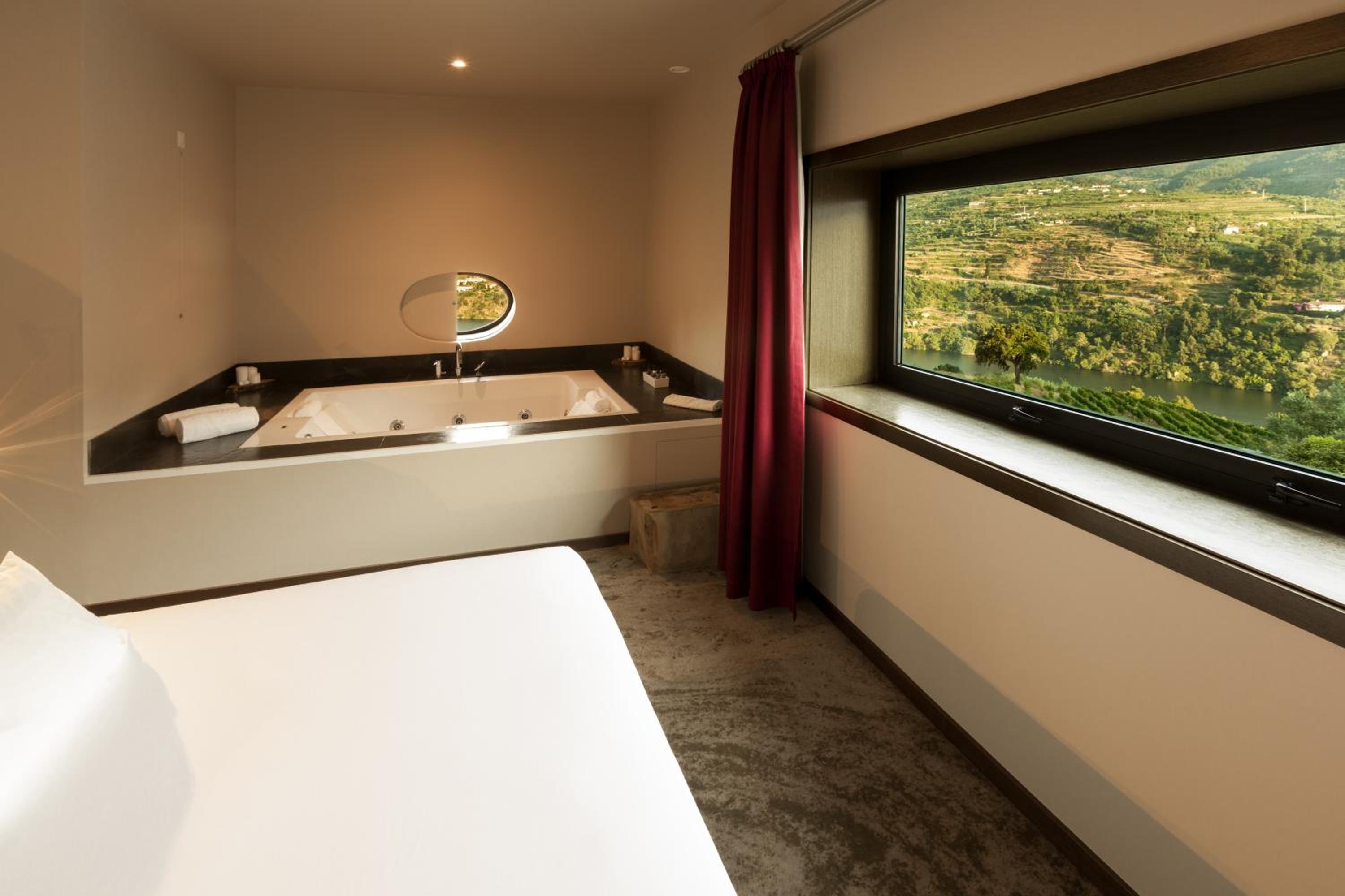King Suite - Photo 1