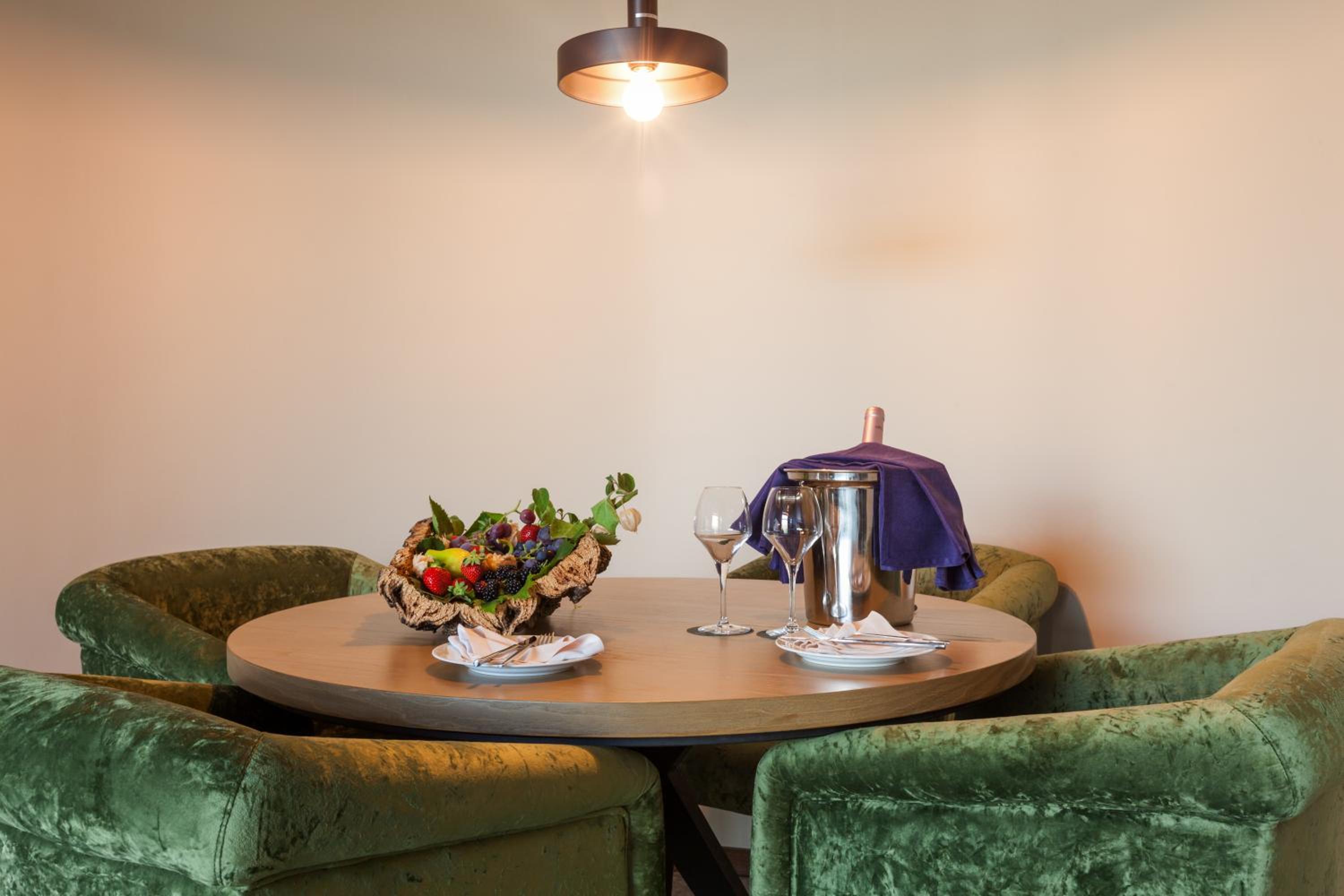 King Suite - Photo 2
