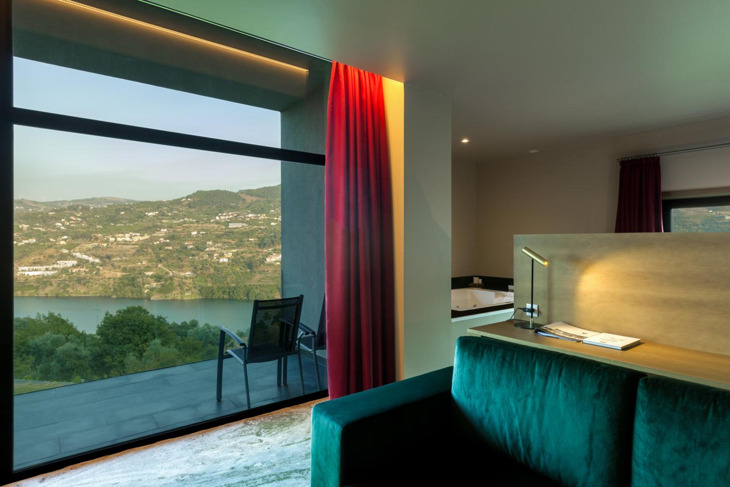 King Suite - Photo 3