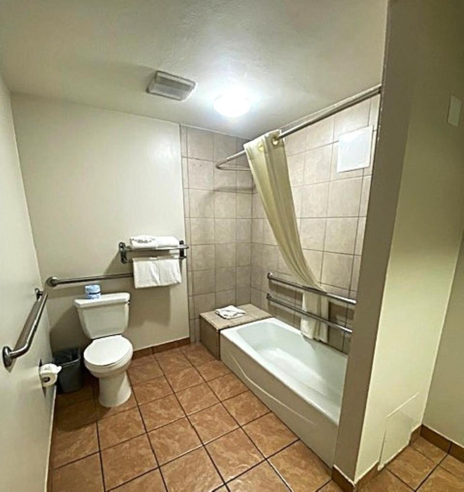 King Room - Disability Access - Photo 5