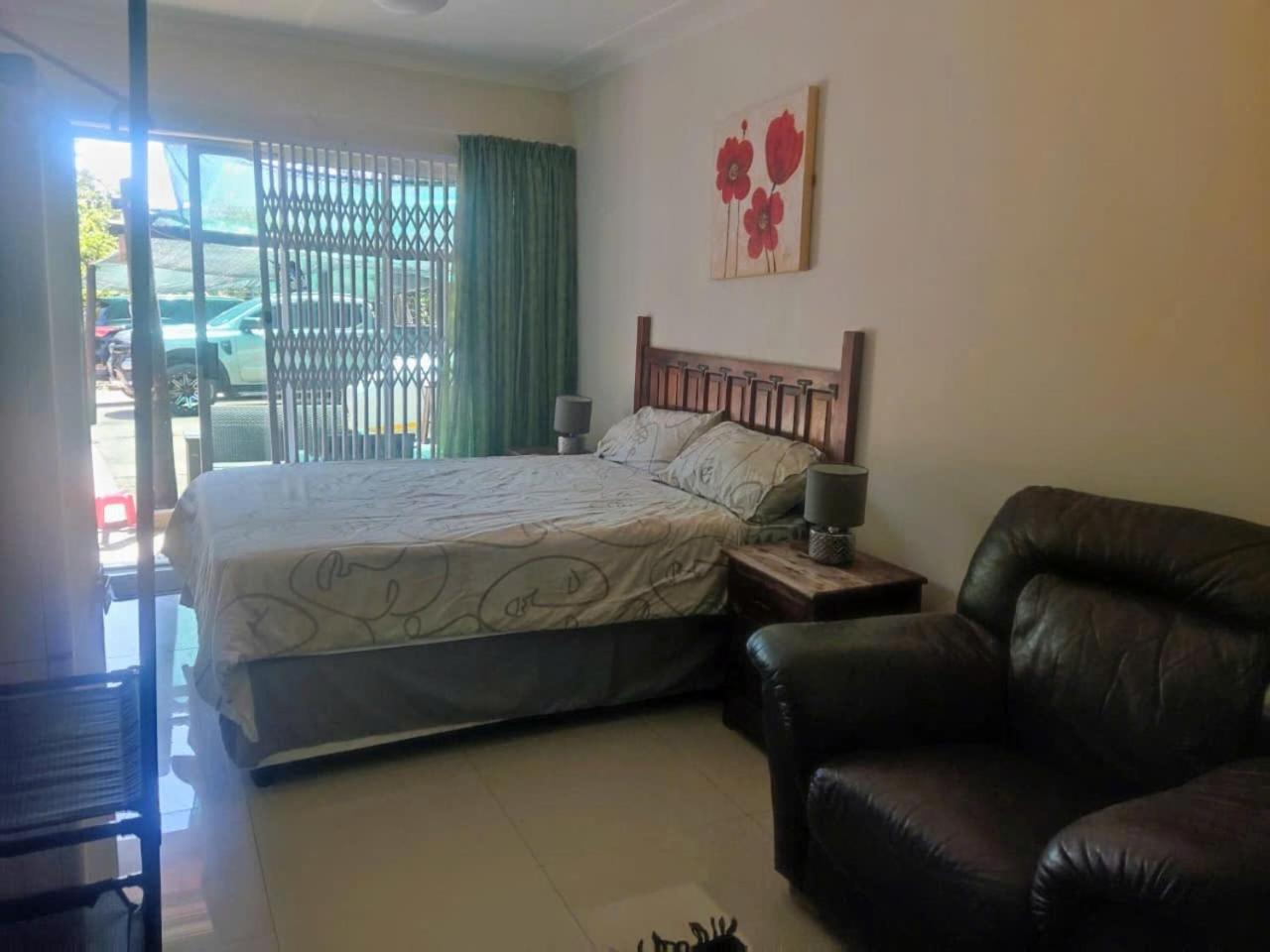 Double Room with Private Bathroom photo 1
