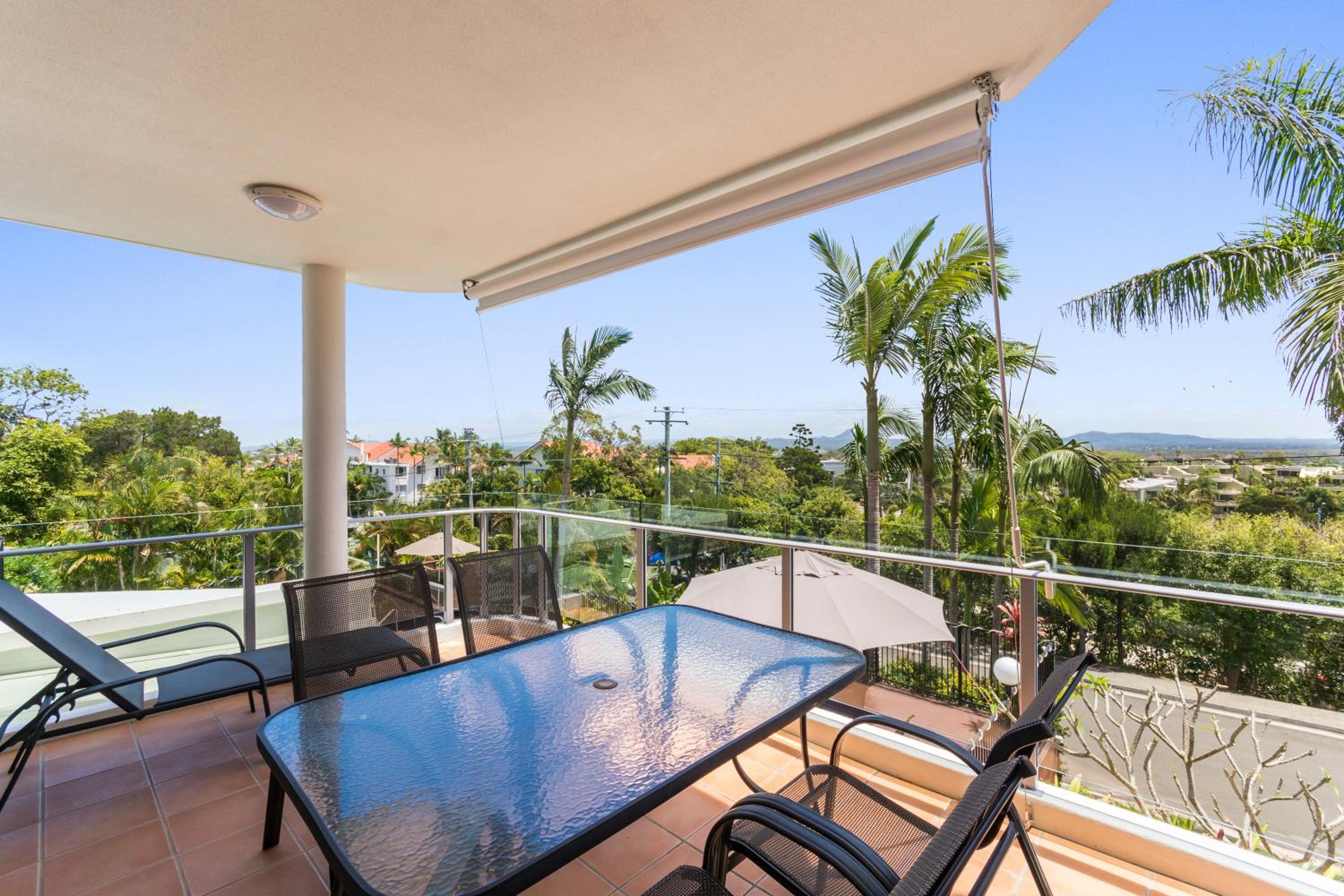 One-Bedroom Apartment with Balcony and View photo 3