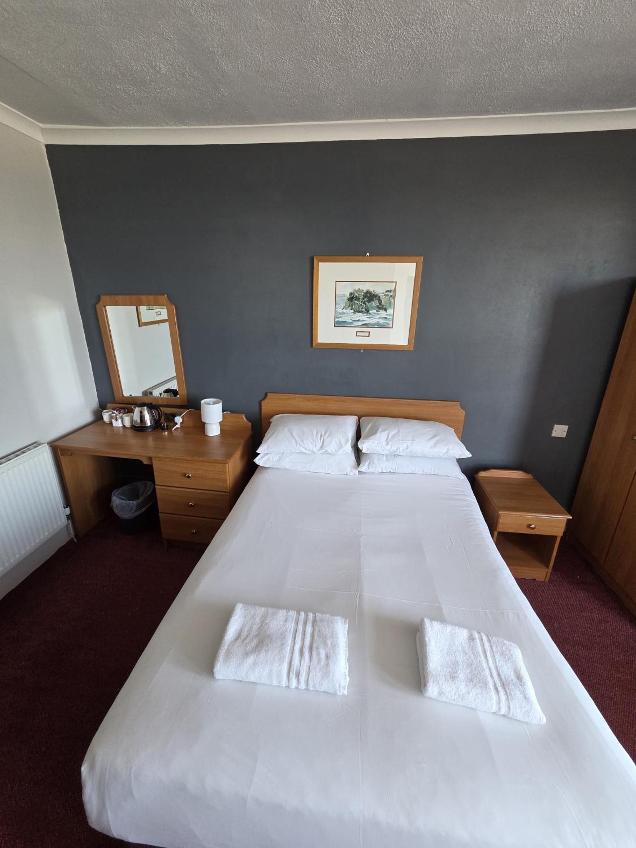 Standard Double Room thumbnail 5