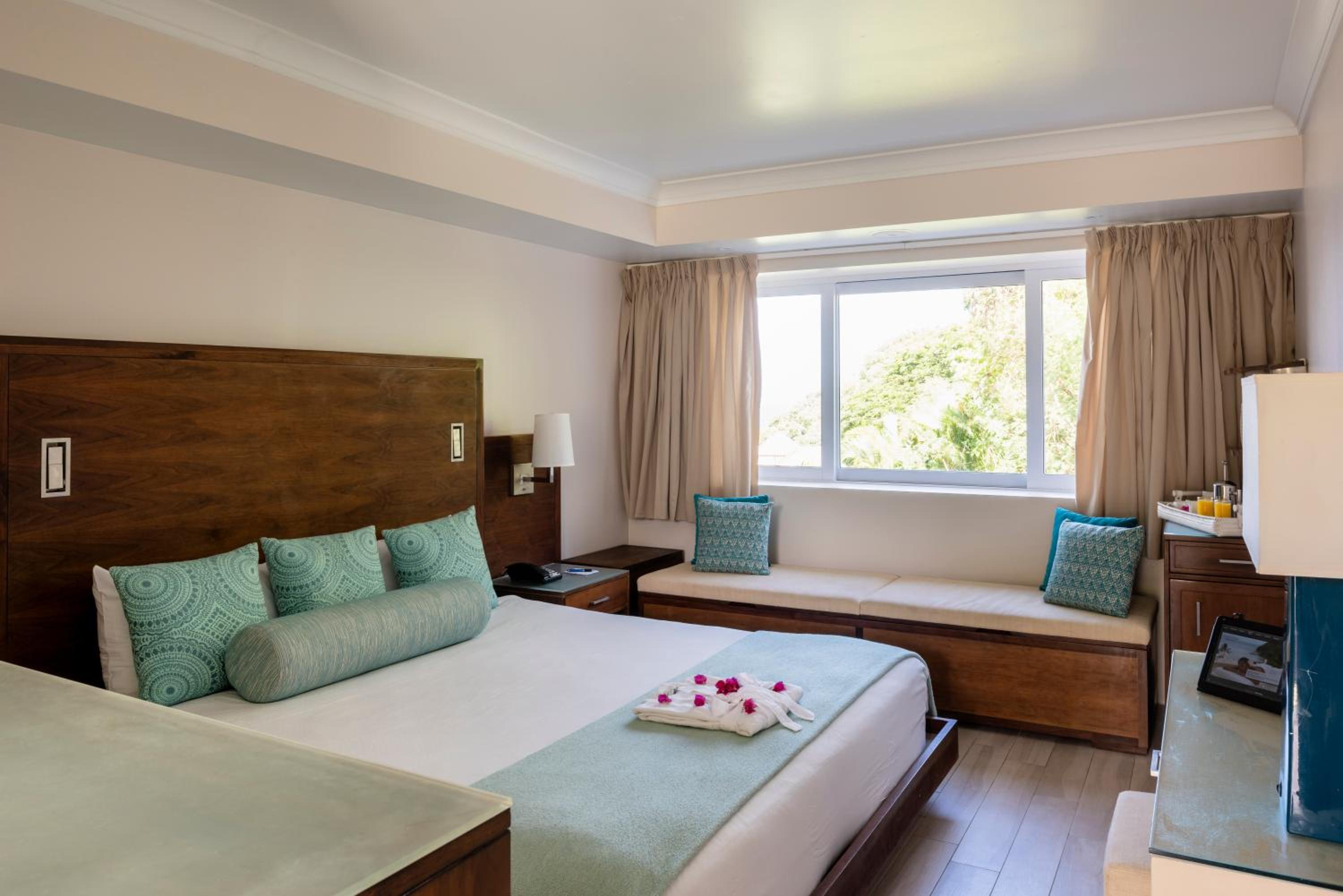 Single Room with Garden View and 1 hour daily spa treatment photo 3