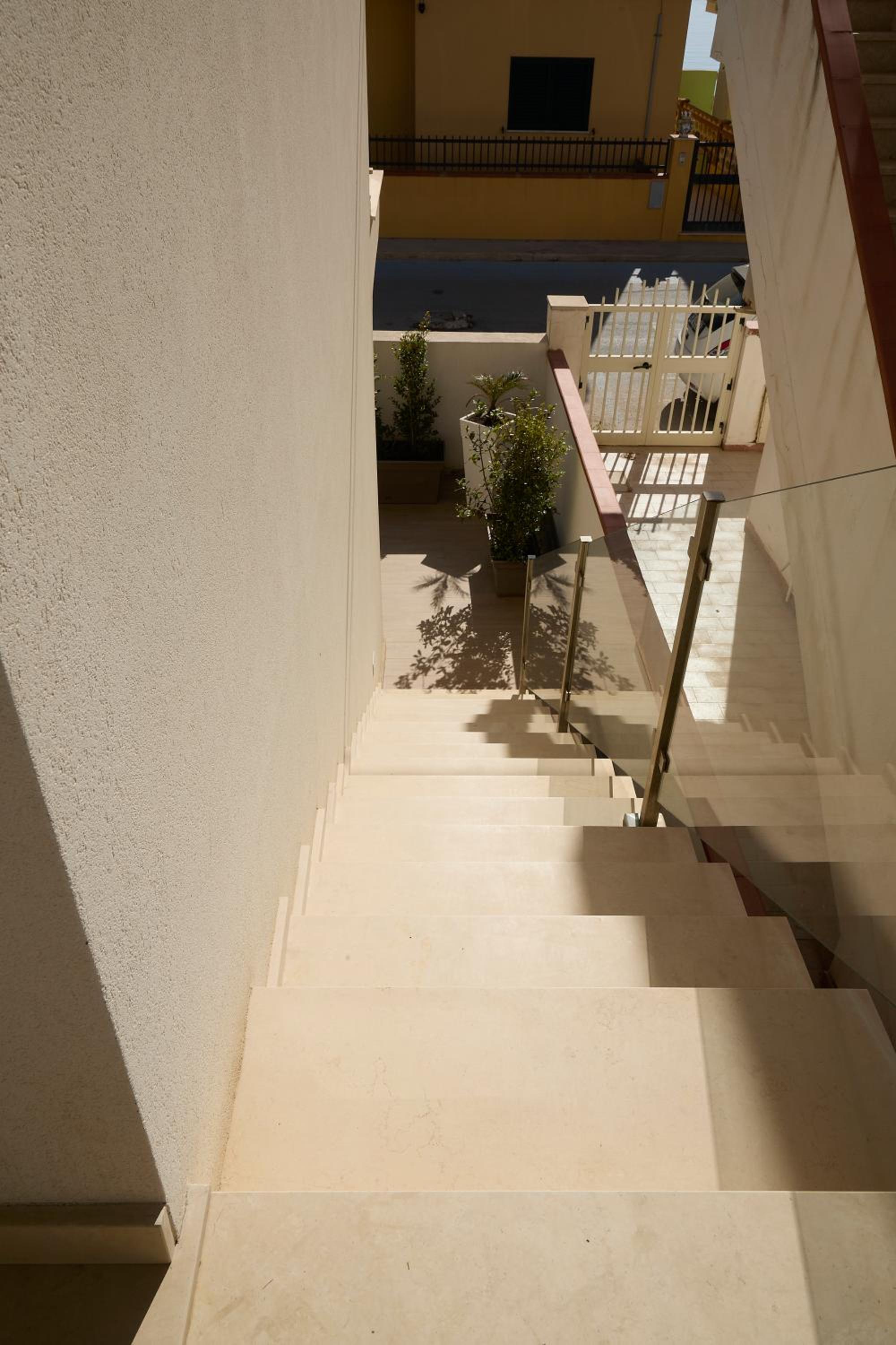 Double Room with Private Bathroom - Photo 9