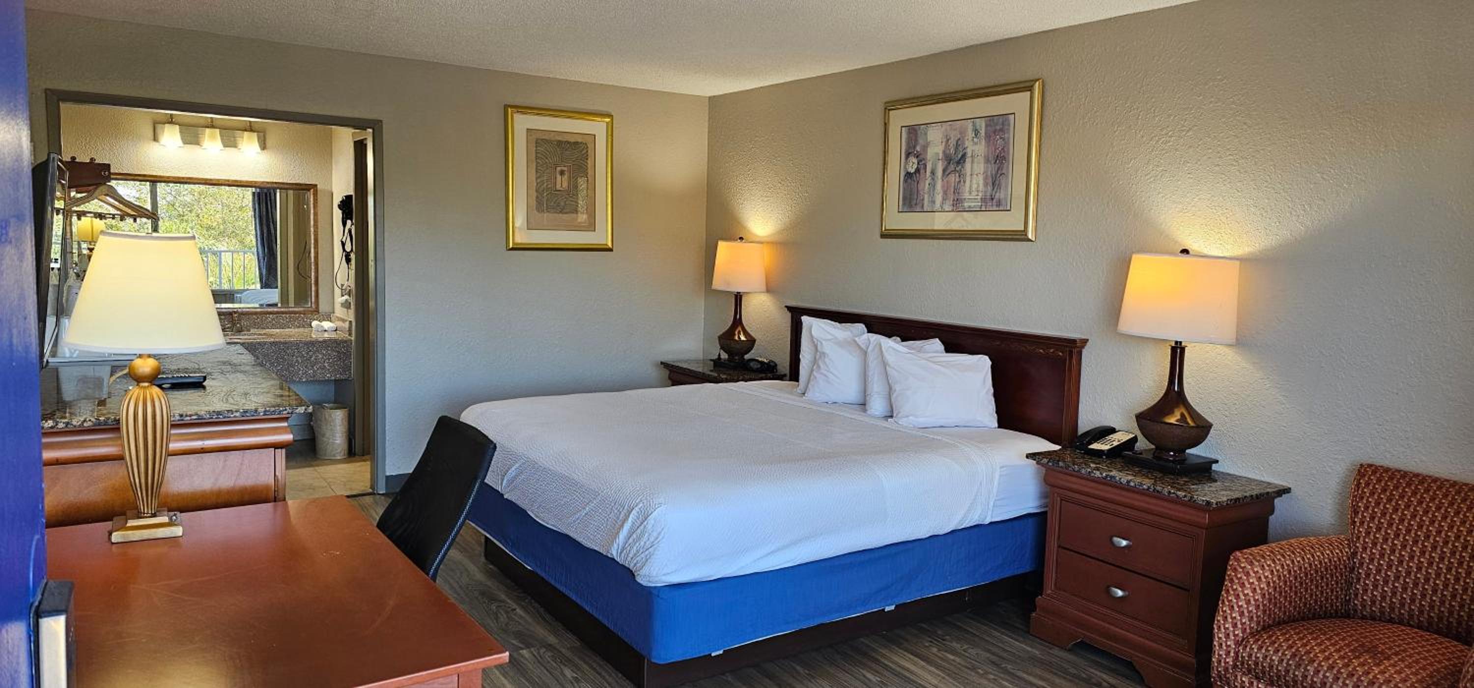 King Room - Third Floor/Non-Smoking