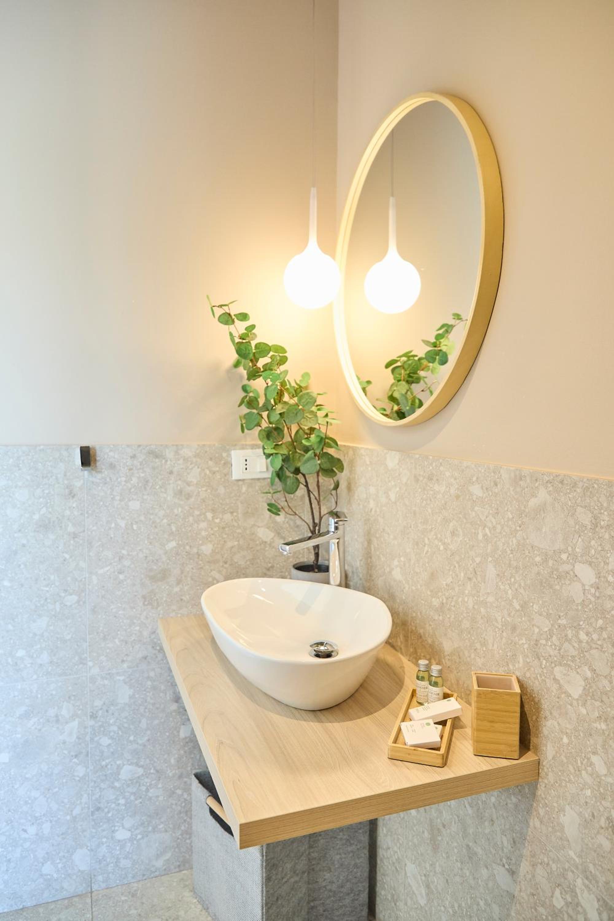 Double Room with Private Bathroom - Photo 11