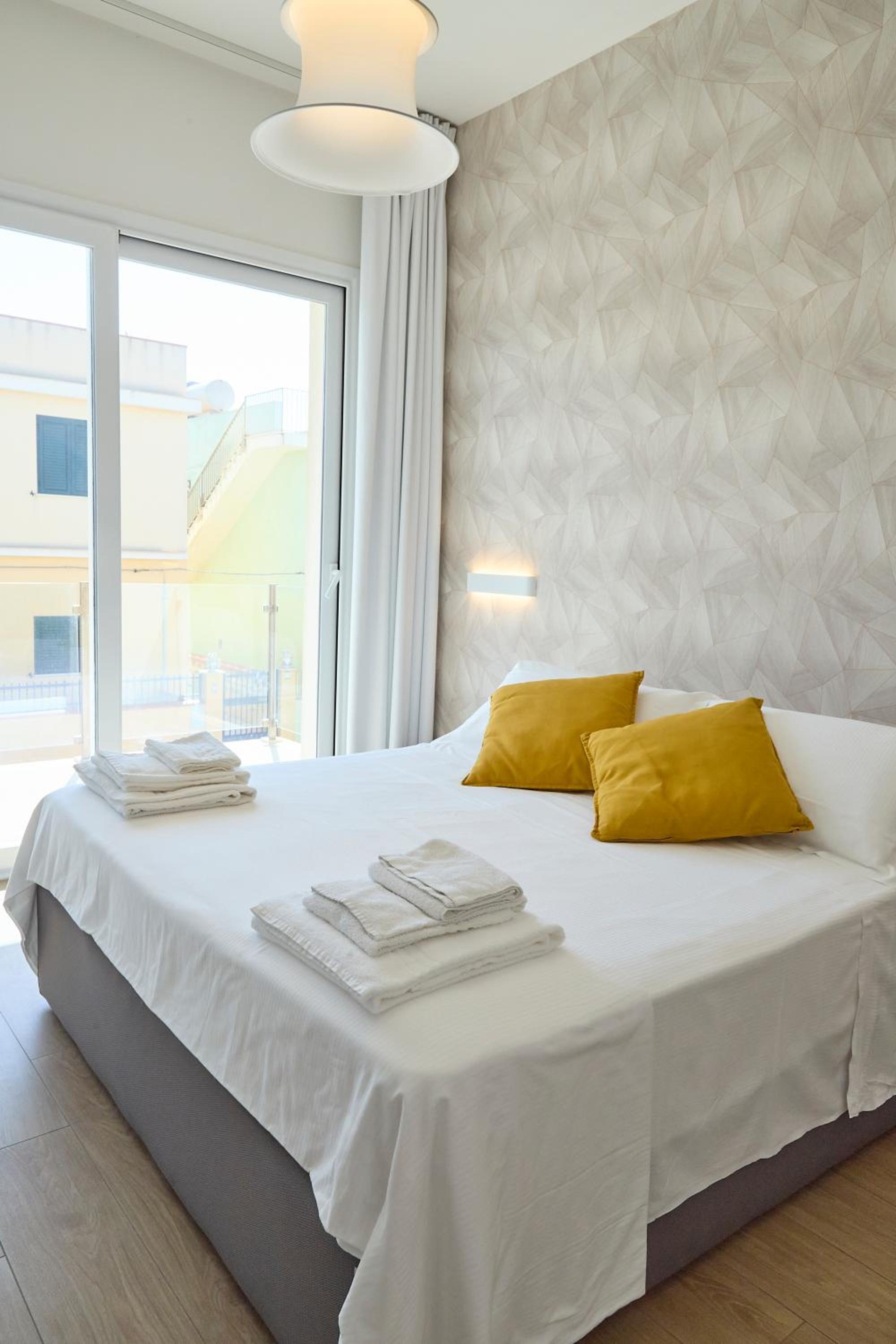 Double Room with Private Bathroom - Photo 13