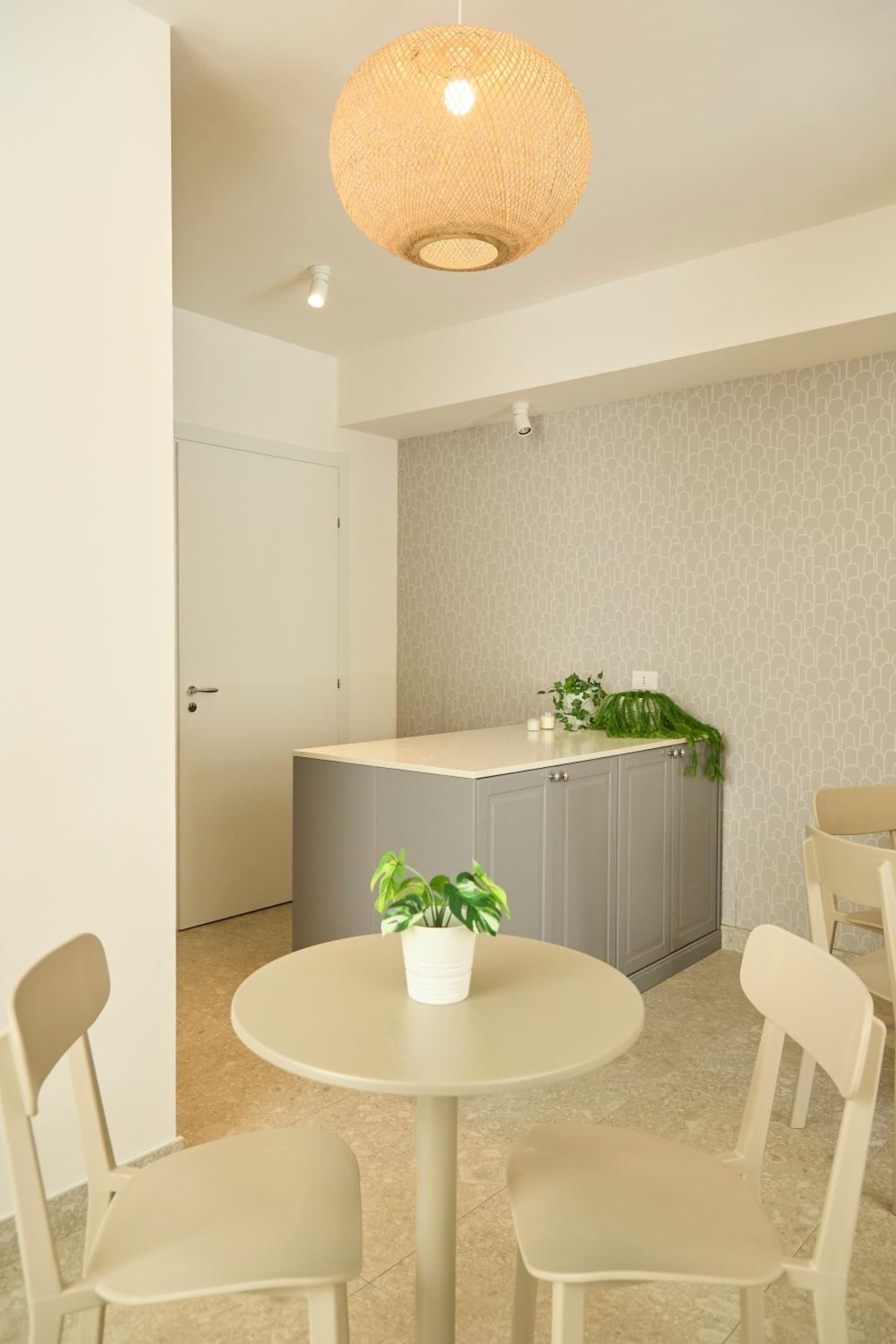 Double Room with Private Bathroom - Photo 12