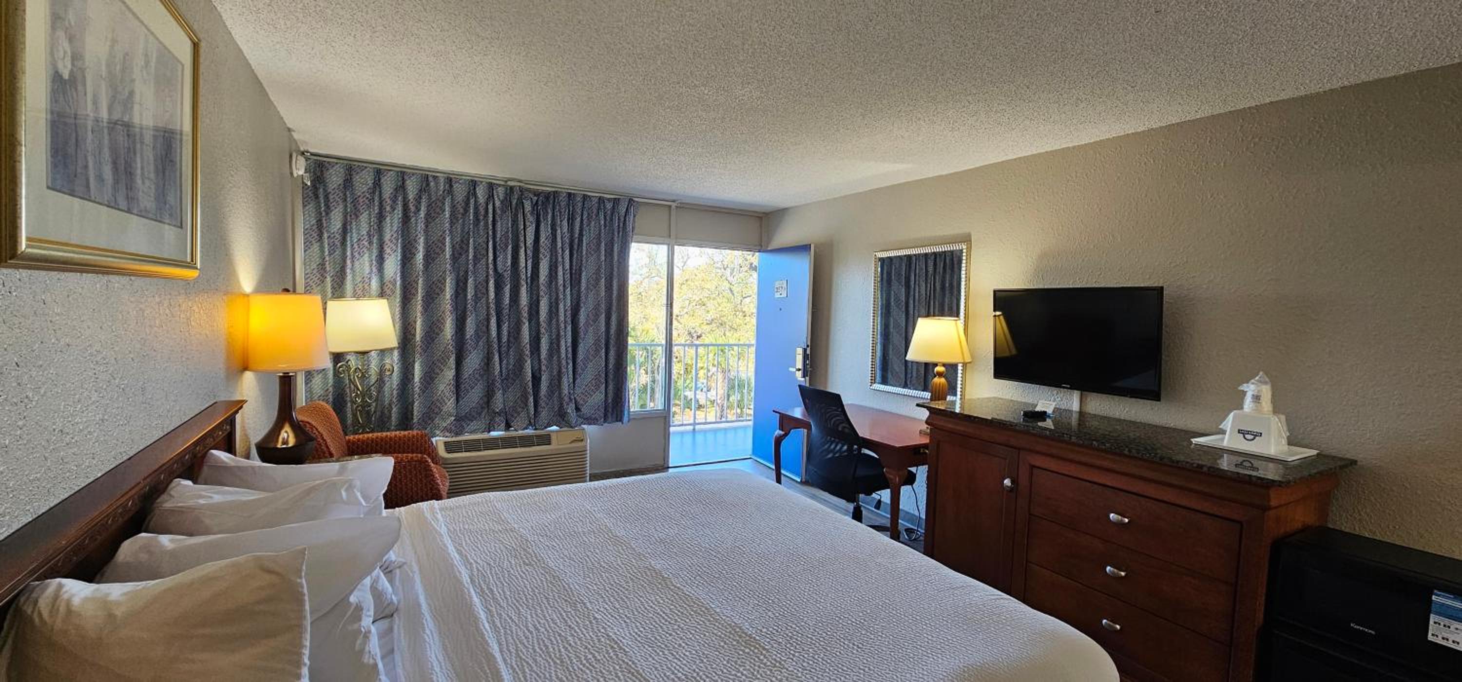 King Room - Third Floor/Non-Smoking photo 1