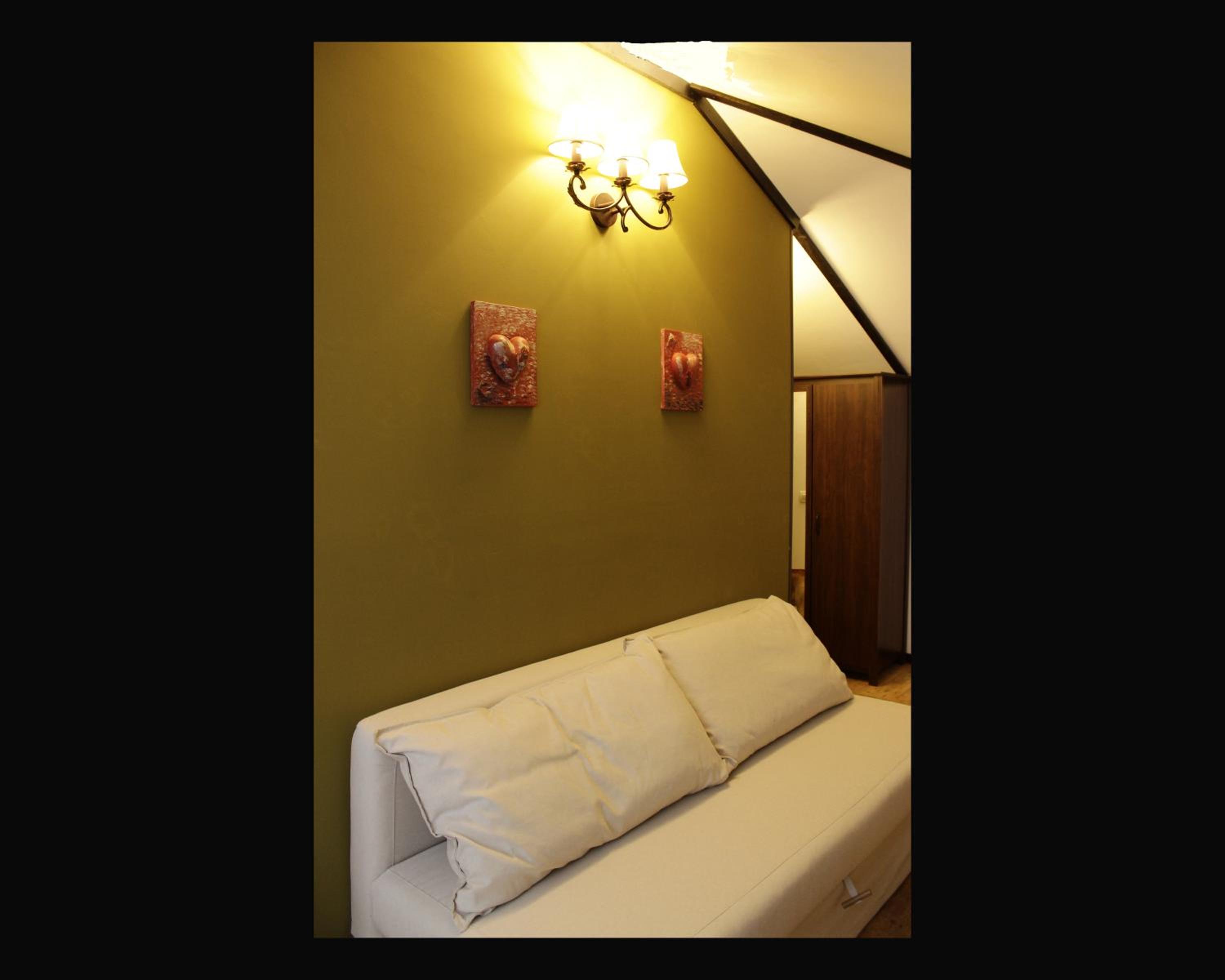 Studio with Sofa Bed - Photo 8