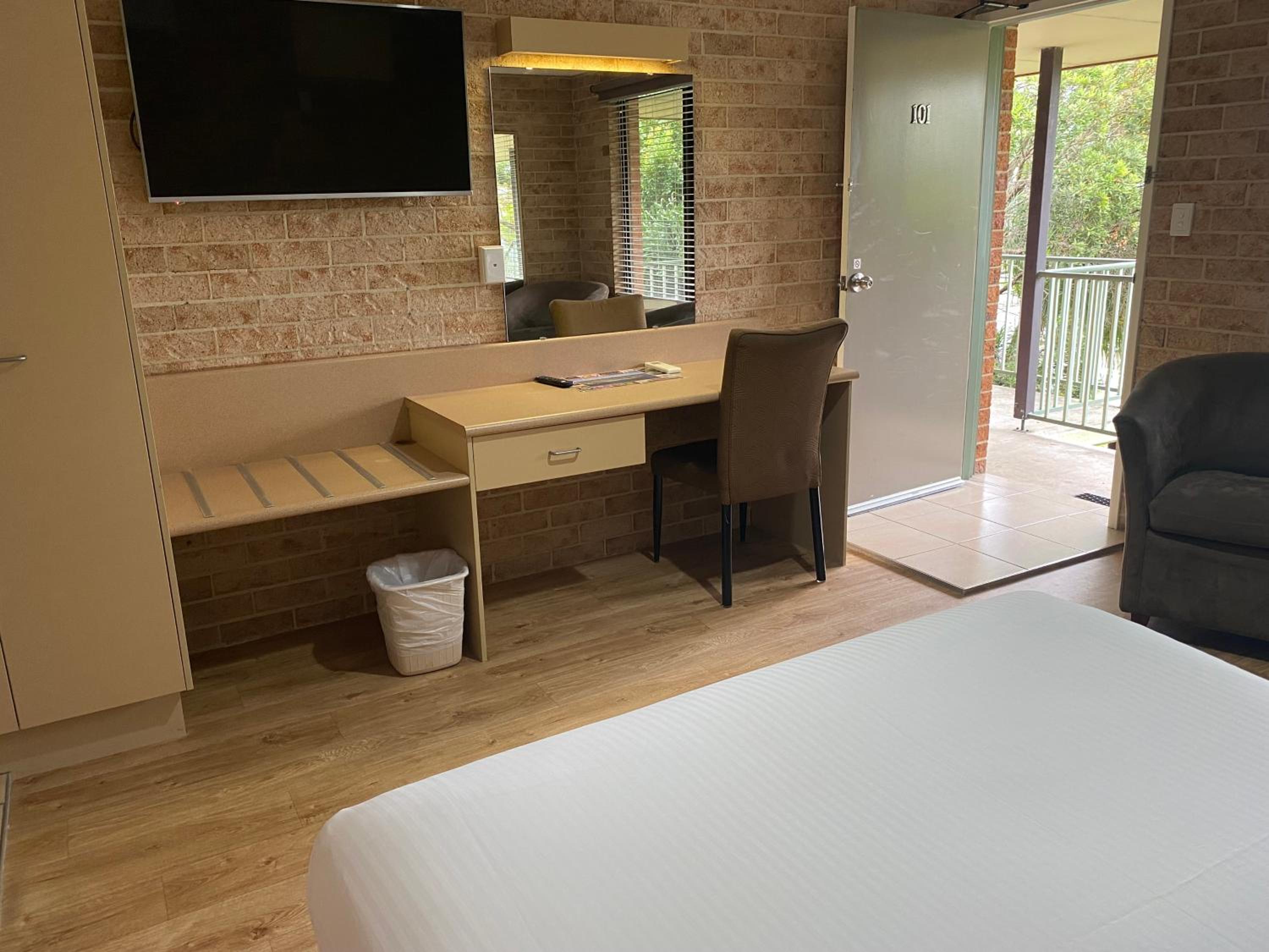 Executive Queen Room - Pet Friendly photo 2
