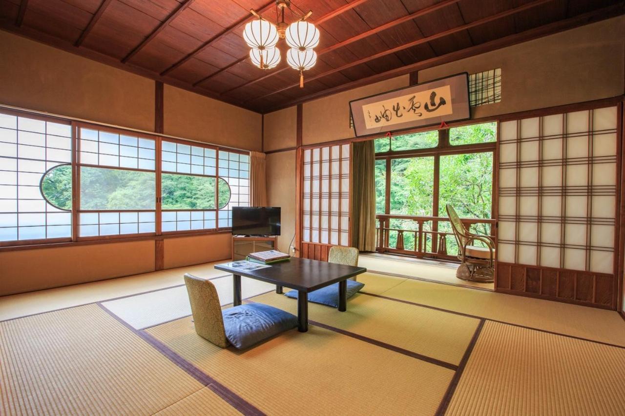 "Sakura#5" with Shared Bathroom