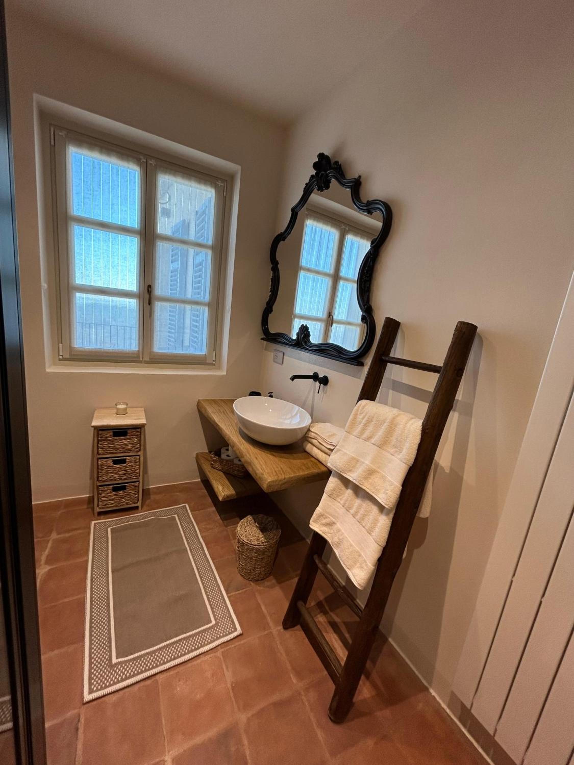 One-Bedroom Apartment with View