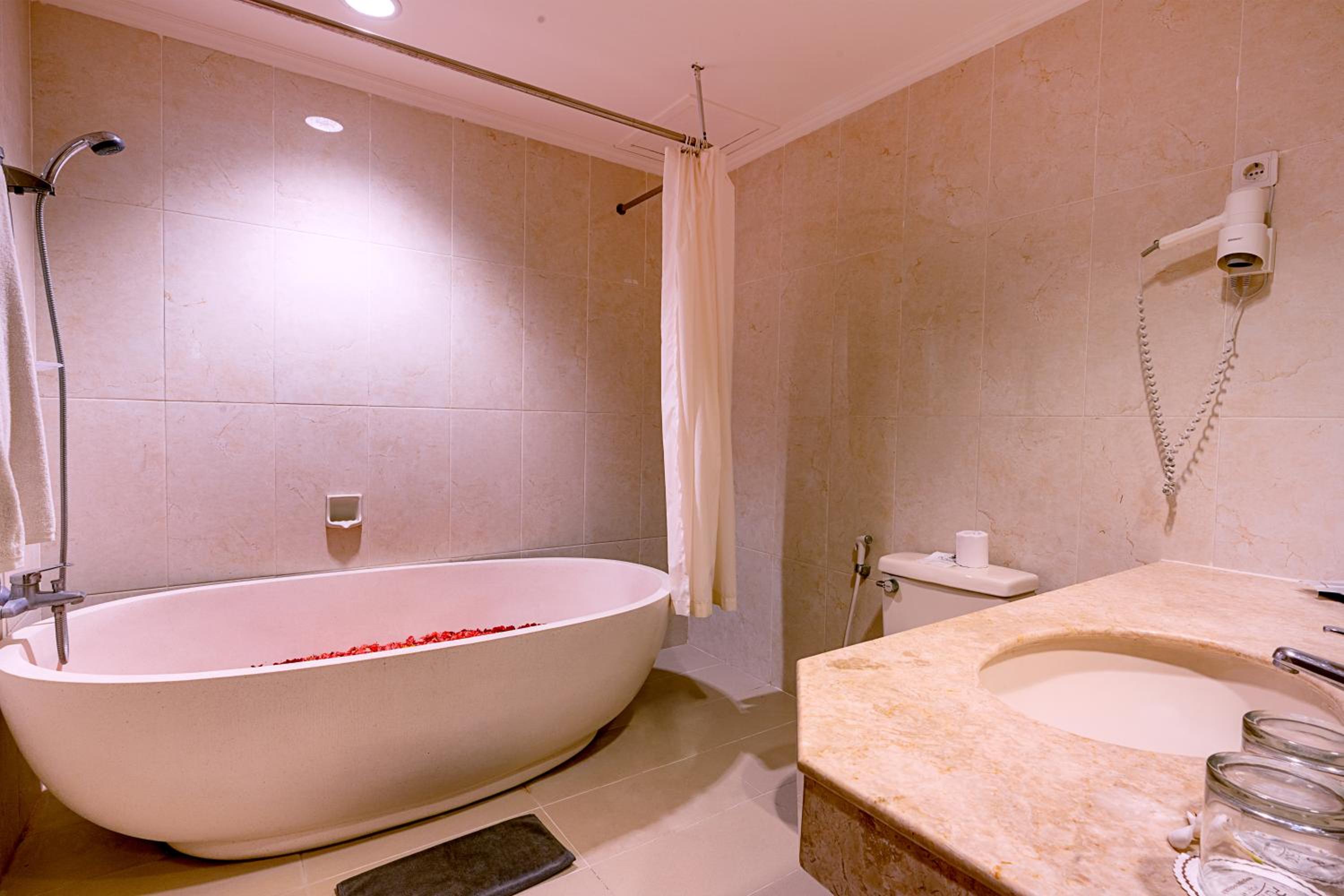 Two-Bedroom Suite - Photo 7