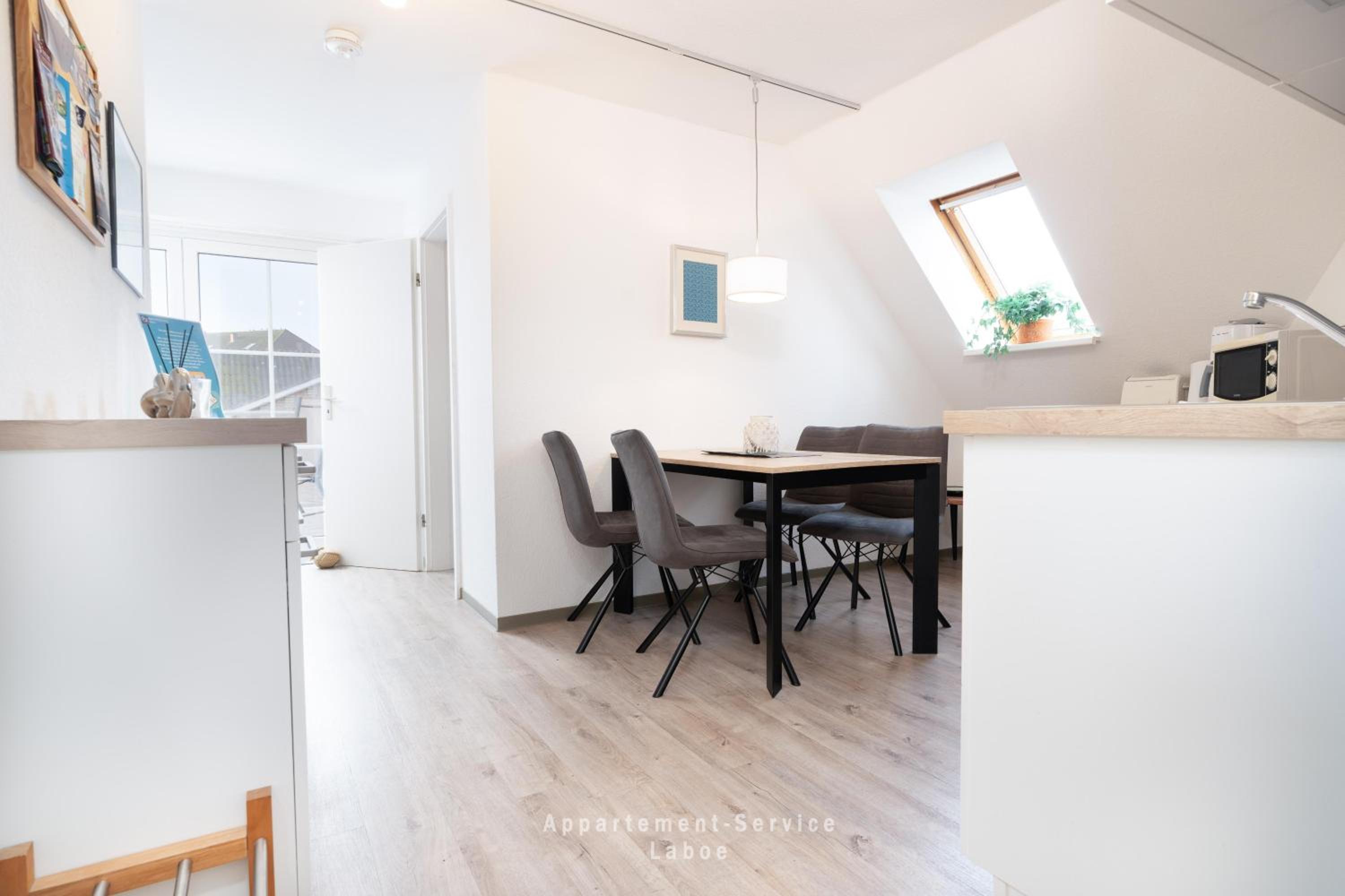 Apartment with Balcony photo 1