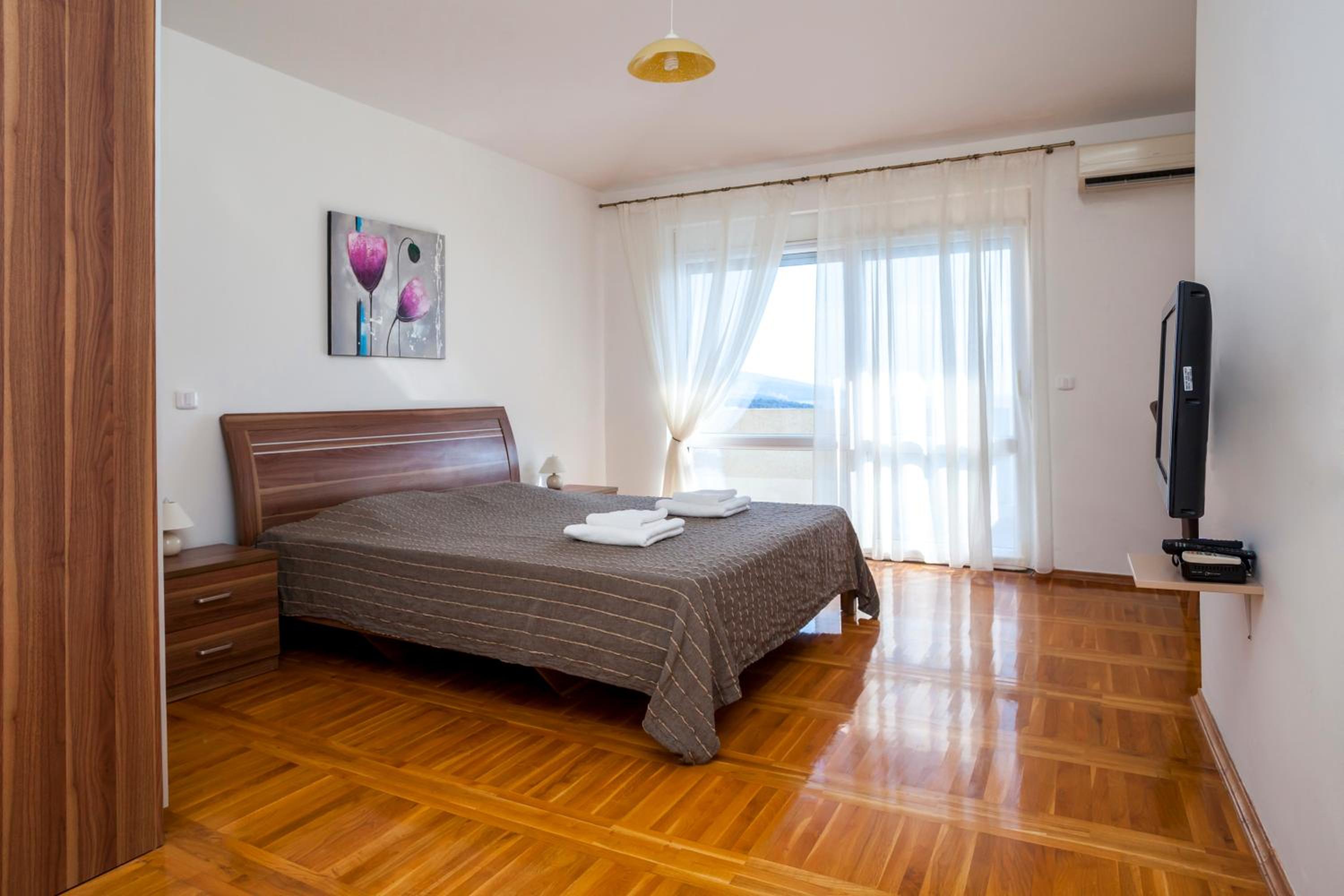 Five-Bedroom Villa with Private Pool (10 Adults)