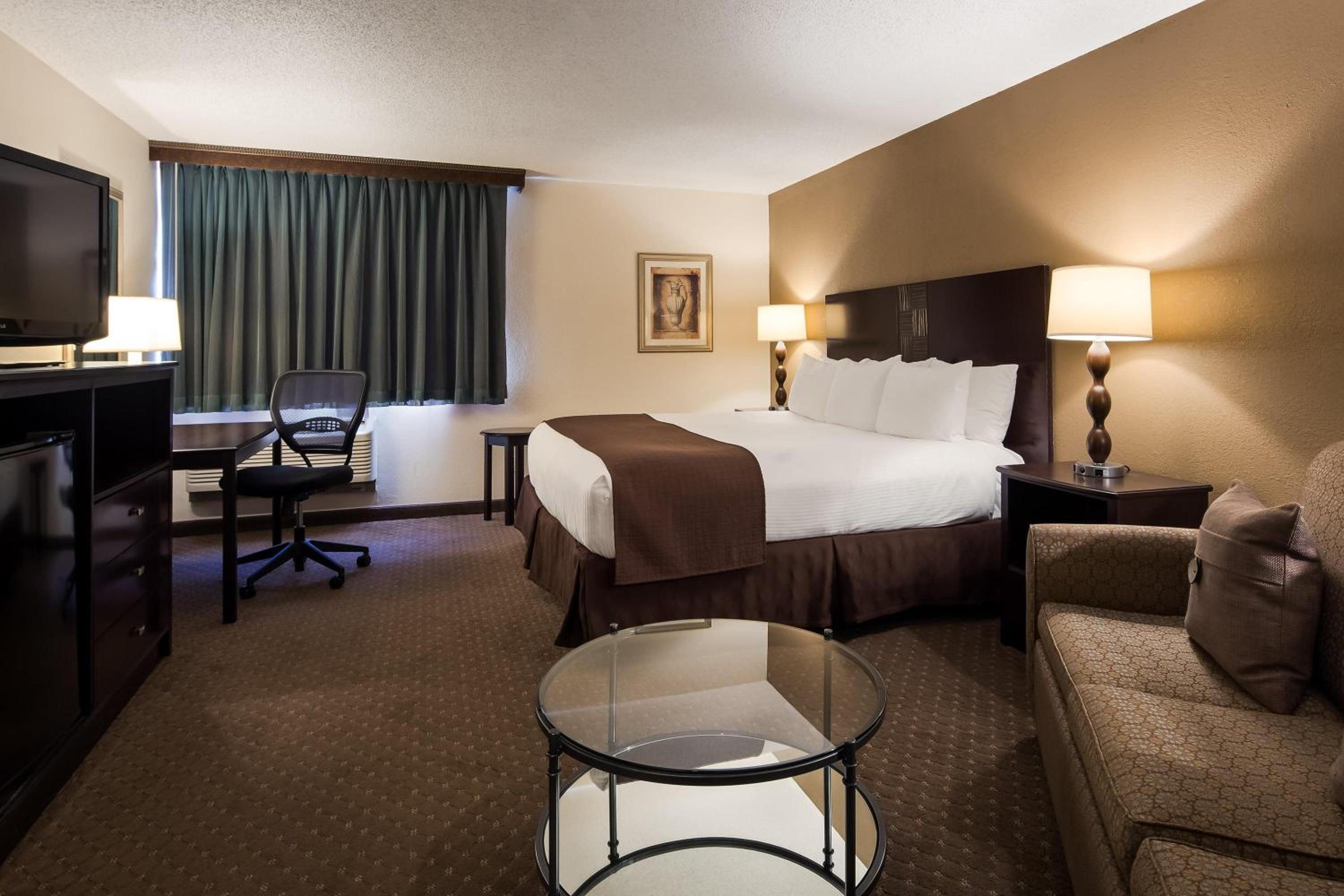 Deluxe King Room - Non-Smoking photo 1