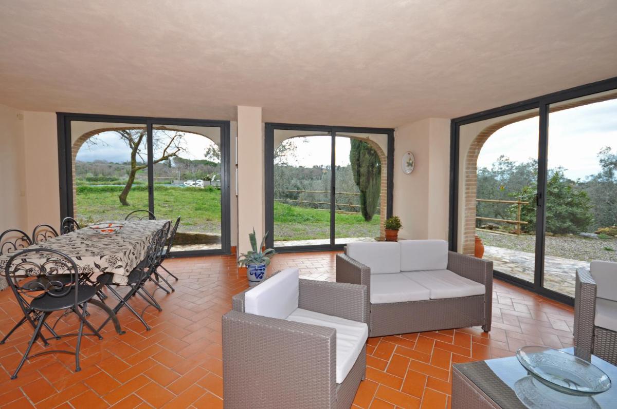 Three-Bedroom Country House