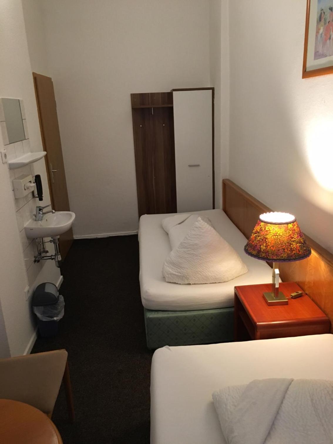 Twin Room with Shared Bathroom photo 3