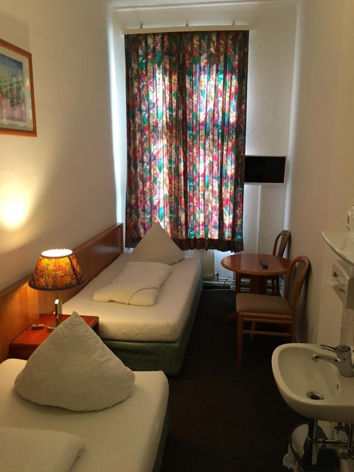 Twin Room with Shared Bathroom photo 1