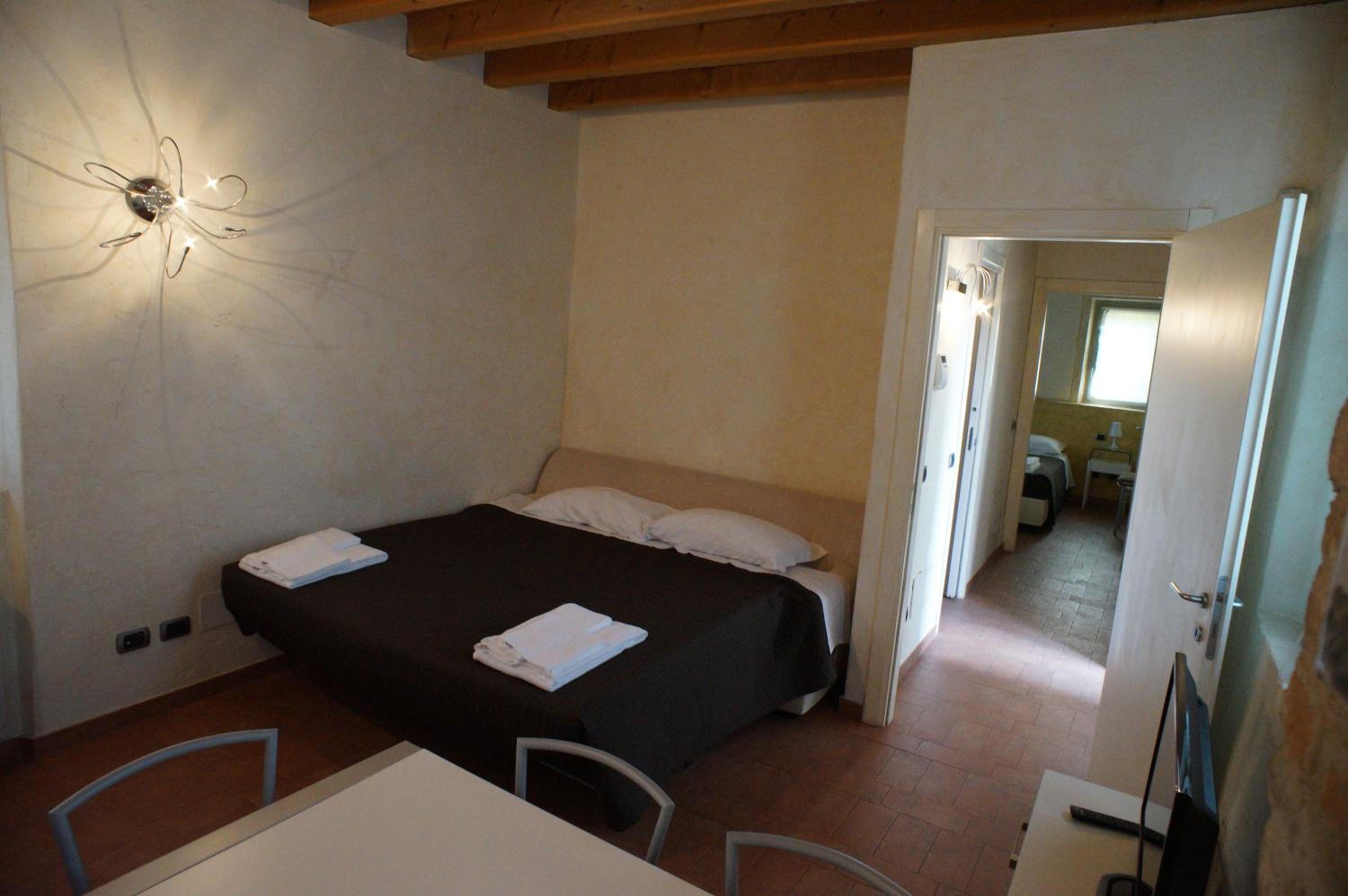 One-Bedroom Apartment - Photo 4